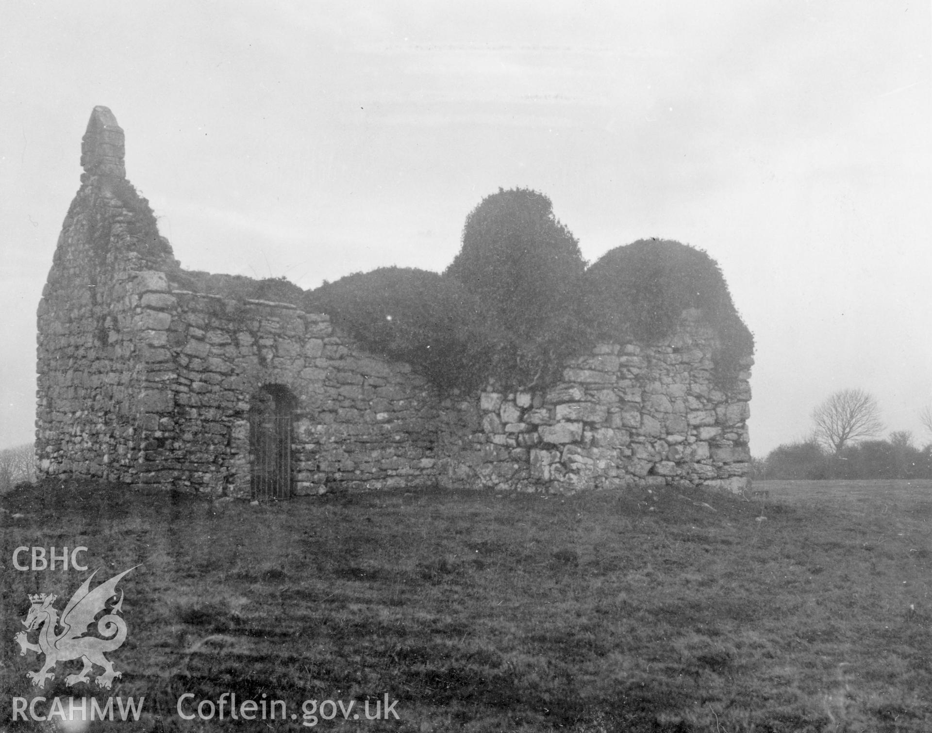 View of bellcote and entrance, Capel Lligwy.  Dated 1943.
