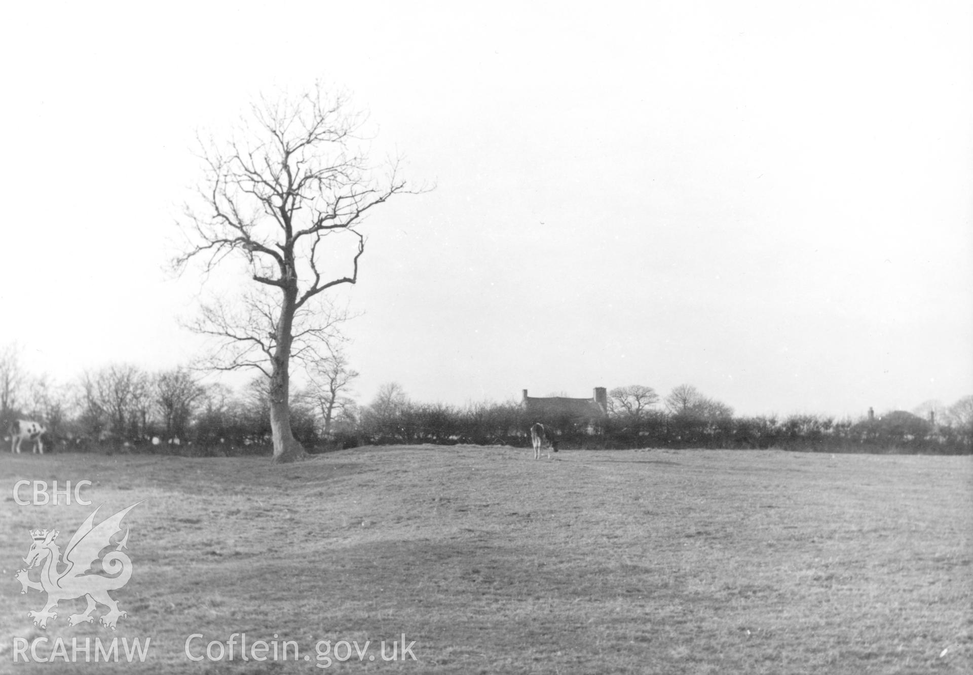 View of Offa's Dyke.  Caption reads 'Fig.2 - bank in field 'H', looking towards Hen-dy.