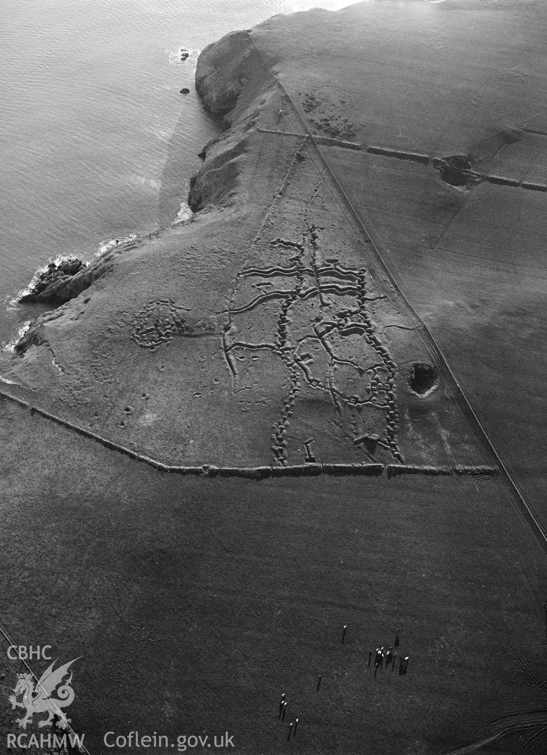 RCAHMW Black and white oblique aerial photograph of Penally WW1 Practice Trench System, taken on 24/03/1991 by CR Musson