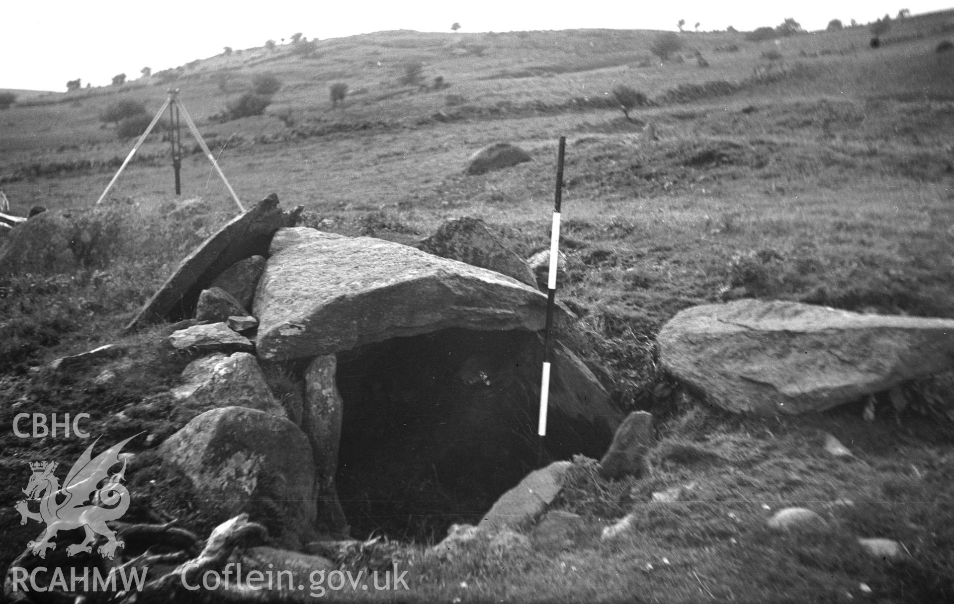 View of cist near Maen y Bardd, Caerhun taken in 30.08.1950 .