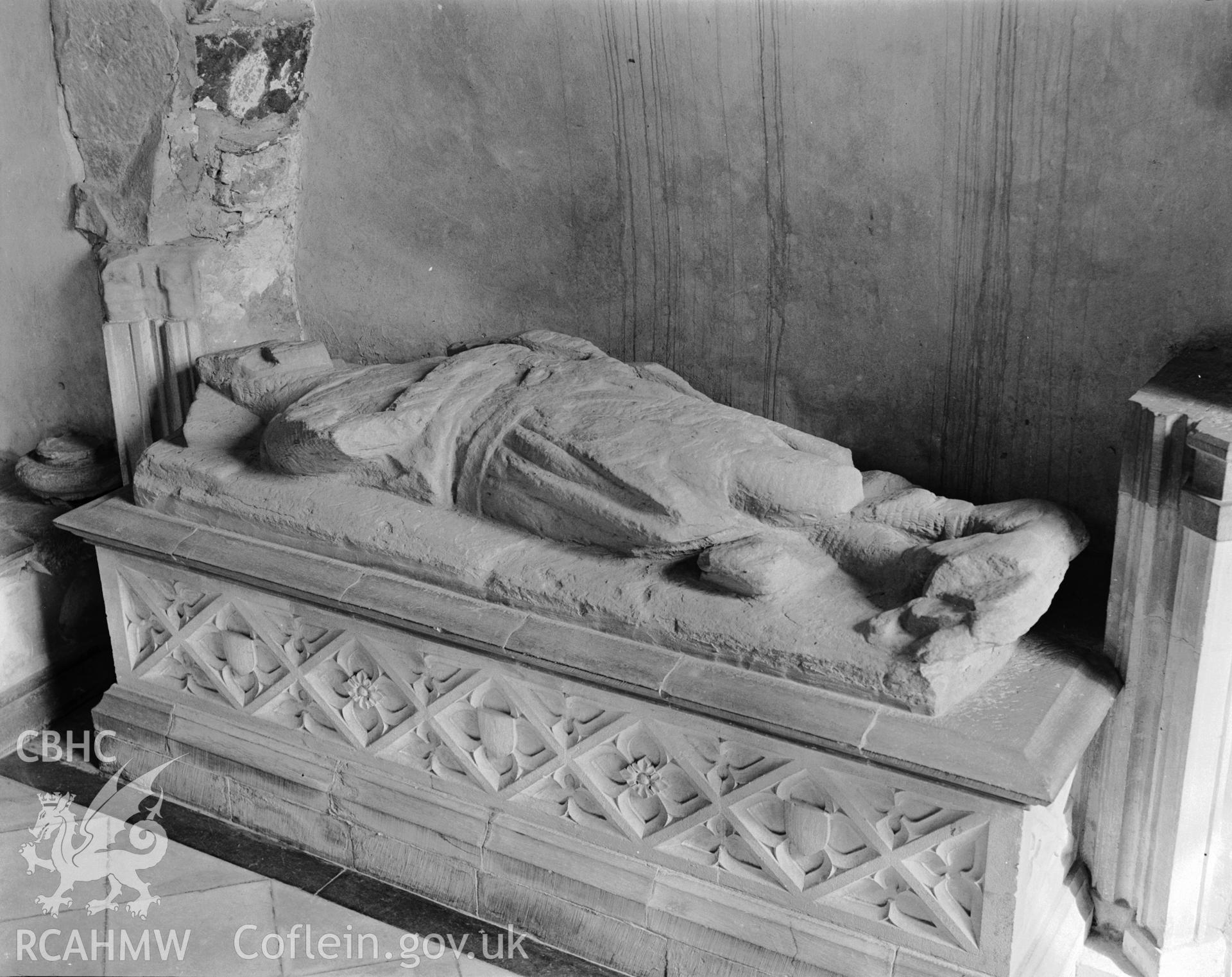 Interior view showing effigy in St Nicholas' Chapel.