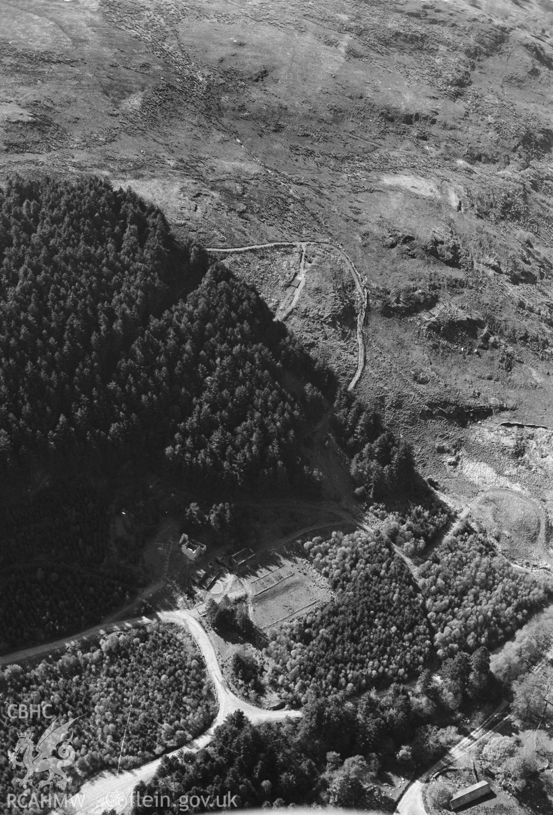 RCAHMW Black and white oblique aerial photograph of Ystrad Einion Lead Mine, Ysgubor-y-coed, taken on 29/04/1999 by Toby Driver