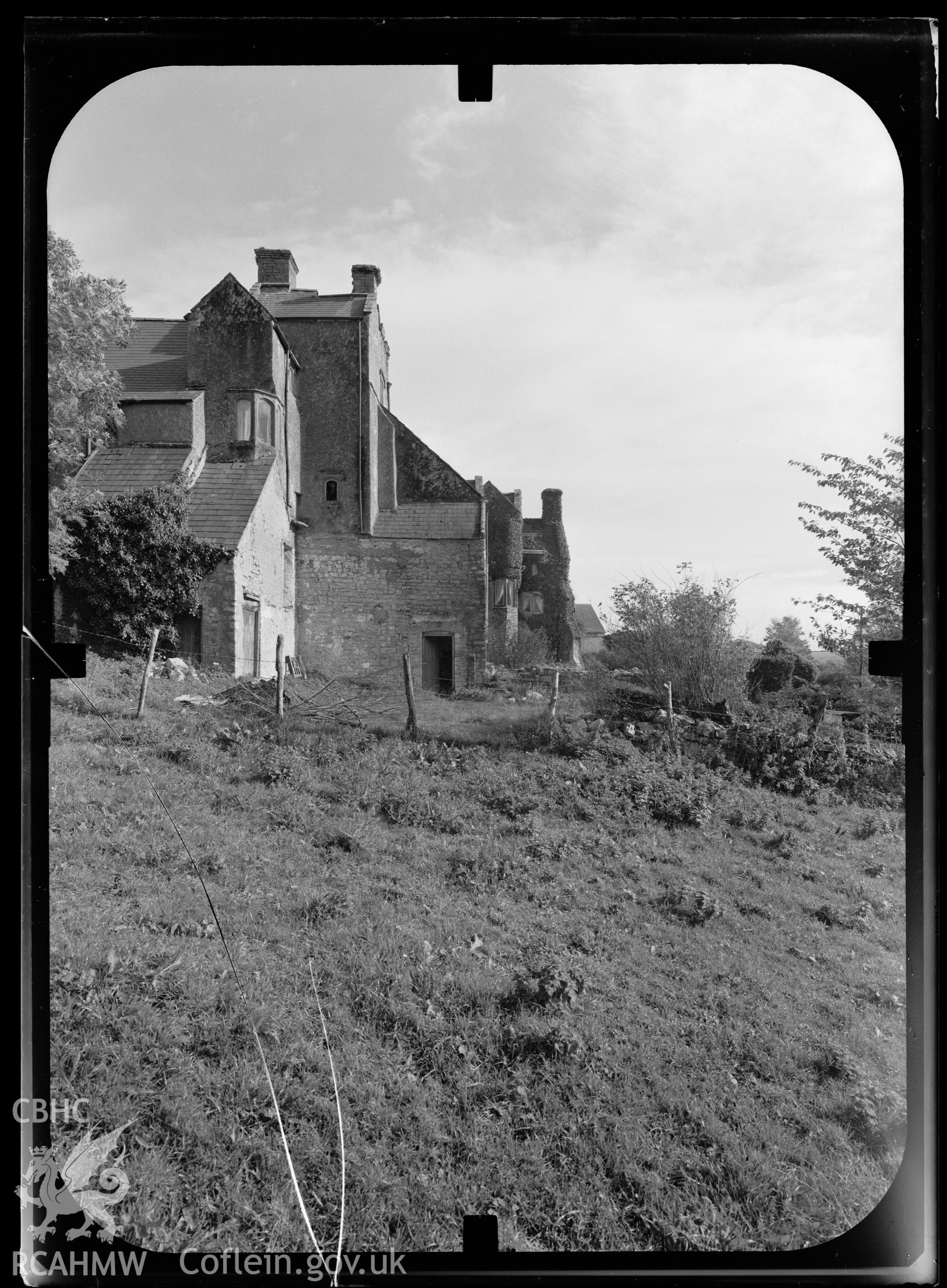 Mono photogrammetric photo showing Llanfihangel Court.