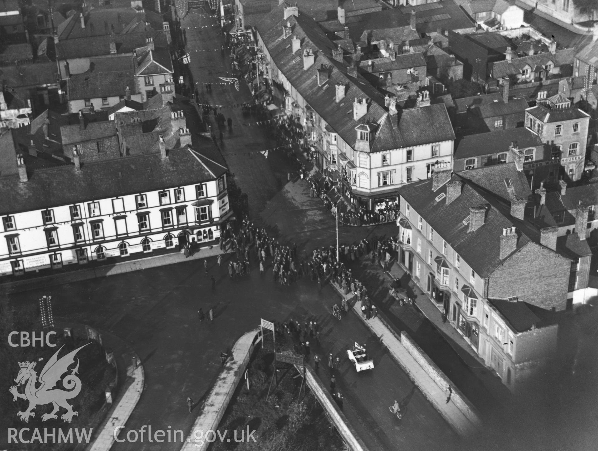 Black and white oblique aerial photograph of the town of Rhyl  dated 16th November1923 showing crowds during a visit by the Prince of Wales. Aerofilms album Flints M-Z (W17).