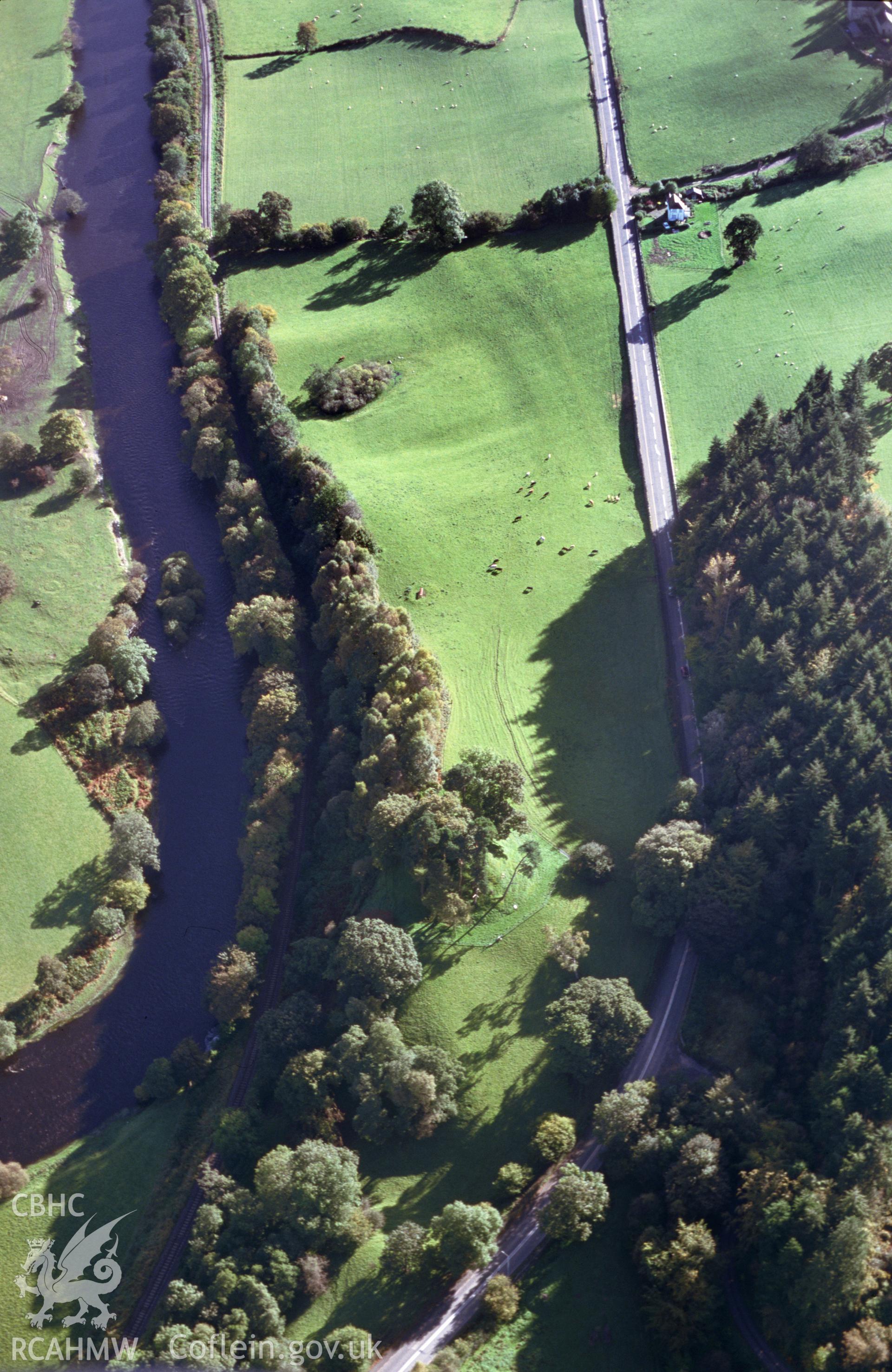 Slide of RCAHMW colour oblique aerial photograph of Owain Glyndwr's Mound, Motte, taken by T.G. Driver, 17/10/2000.