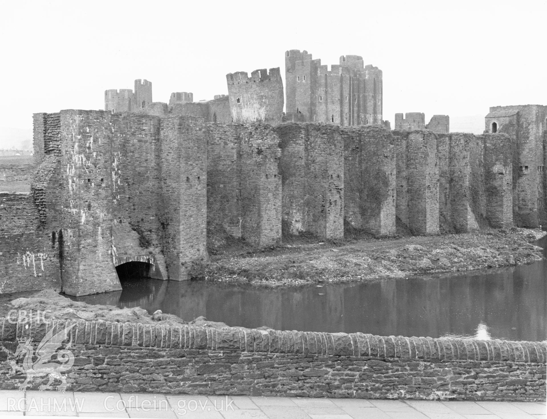 1 b/w print showing view of Caerphilly castle, collated by the former Central Office of Information.