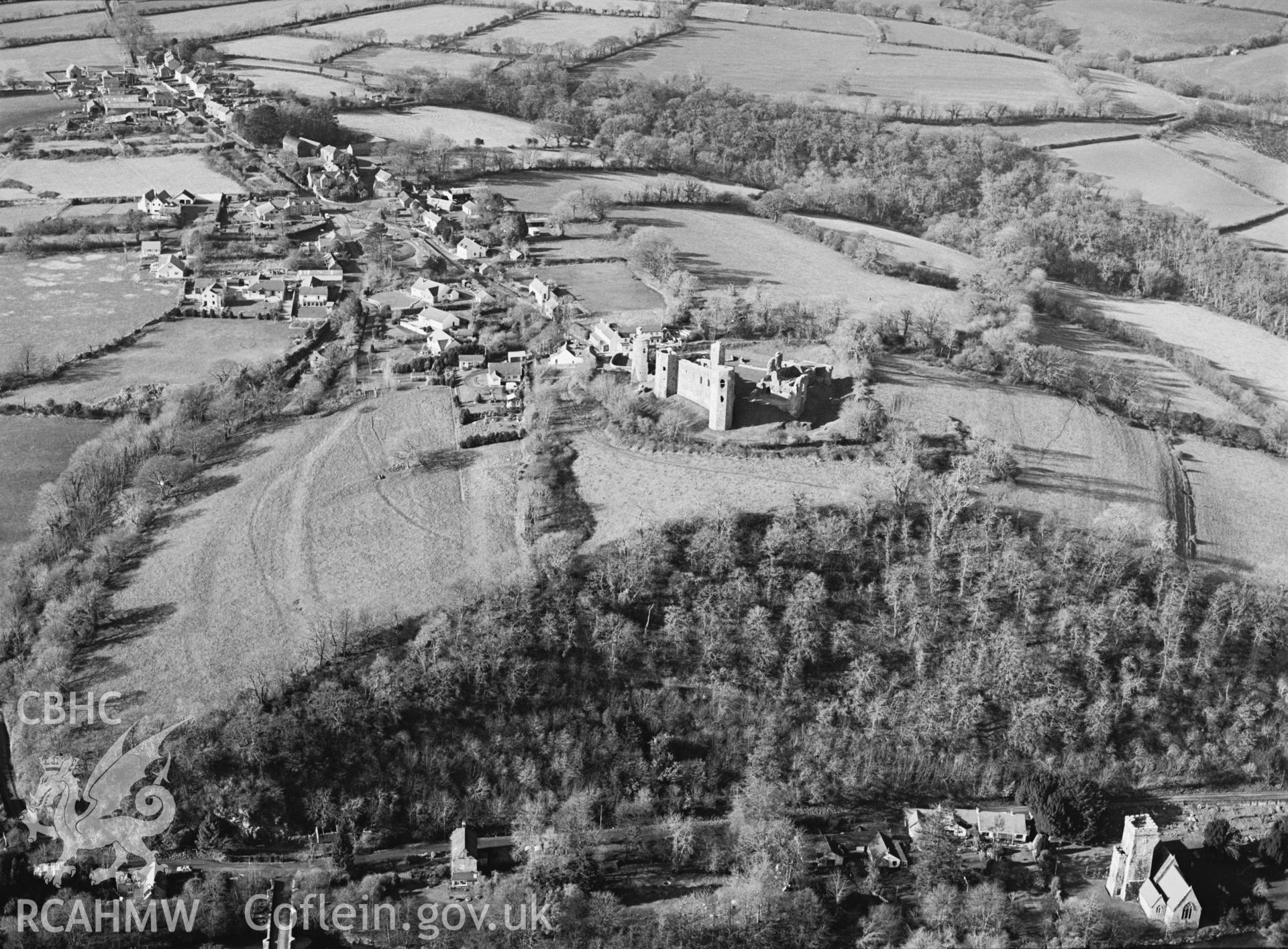 RCAHMW Black and white oblique aerial photograph of Llawhaden Castle, Llawhaden, taken by C.R.Musson on the 07/02/1997