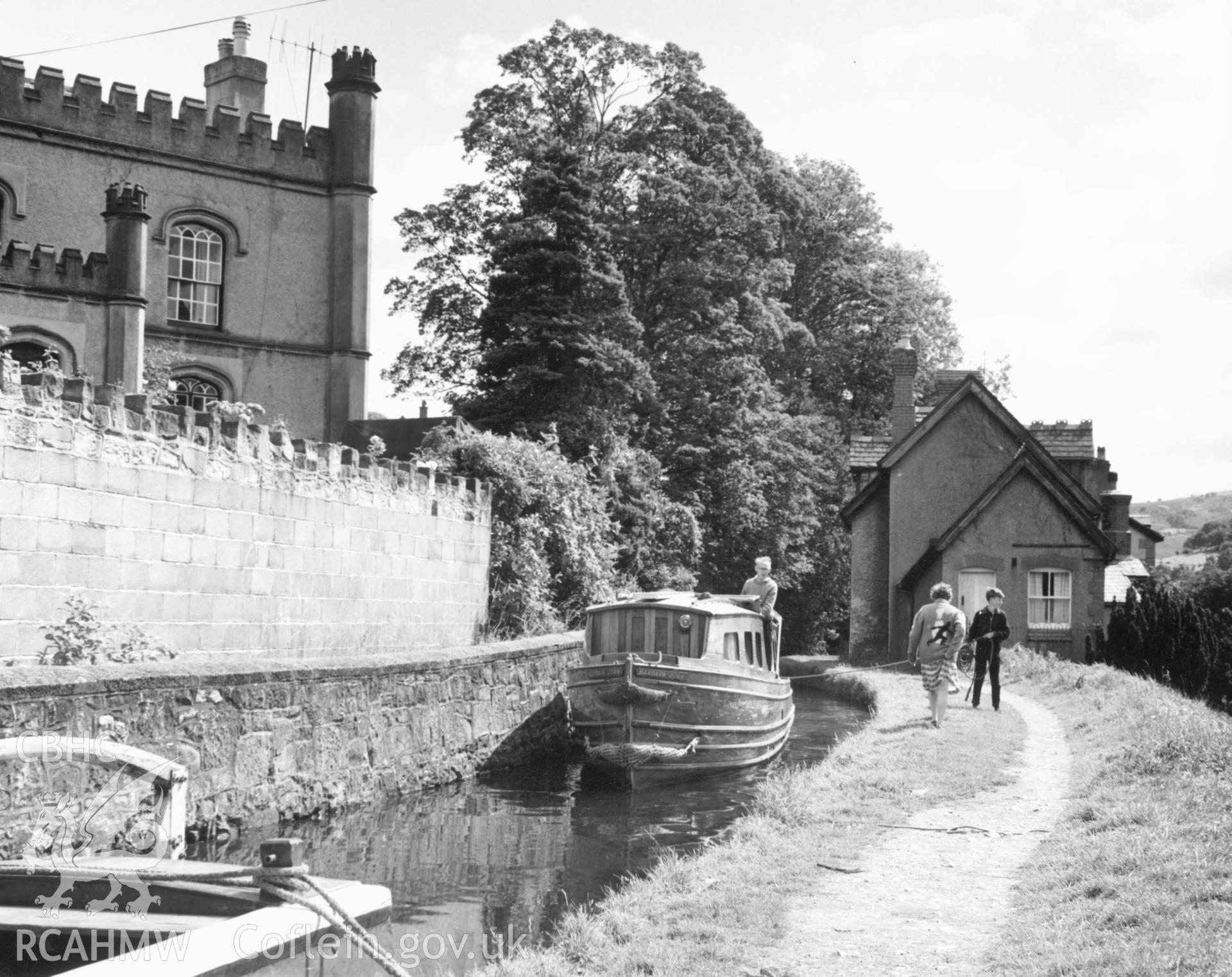 1 b/w print showing boats and 3 figures on Llangollen Canal; collated by the former Central Office of Information.