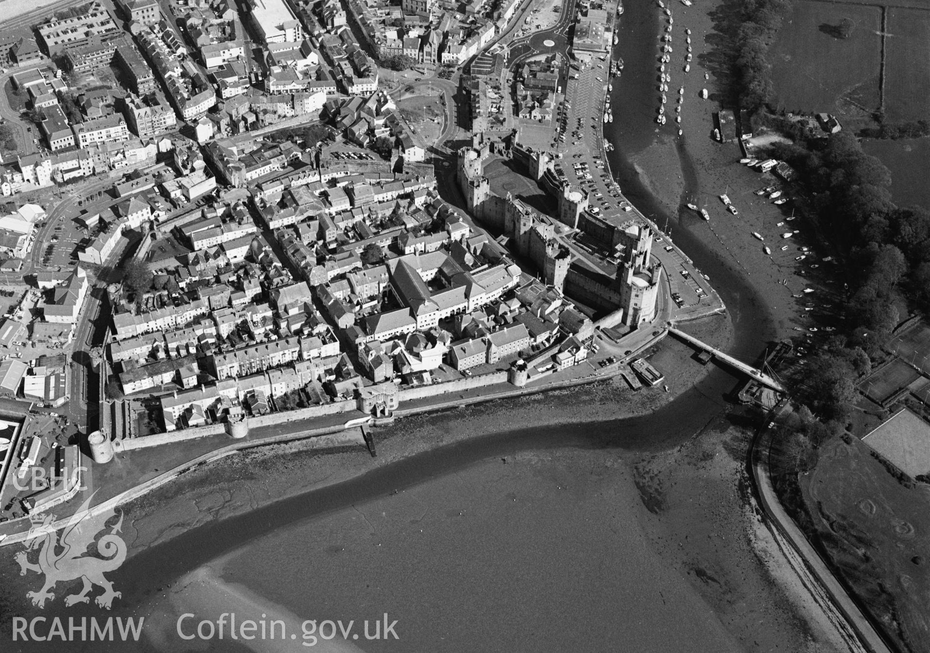 RCAHMW Black and white oblique aerial photograph of Caernarfon Castle, taken on 28/04/1999 by Toby Driver