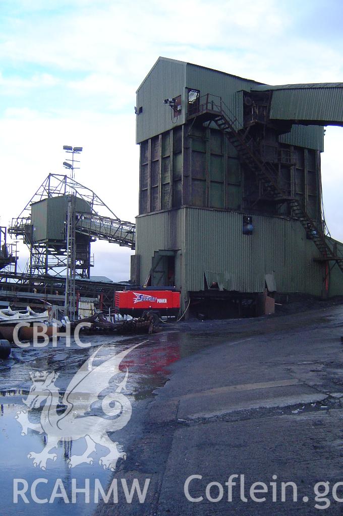 500t run-of-mine bunker and overspill at Tower Coal Preparation Plant, taken by Brian Malaws on 10 January 2008.