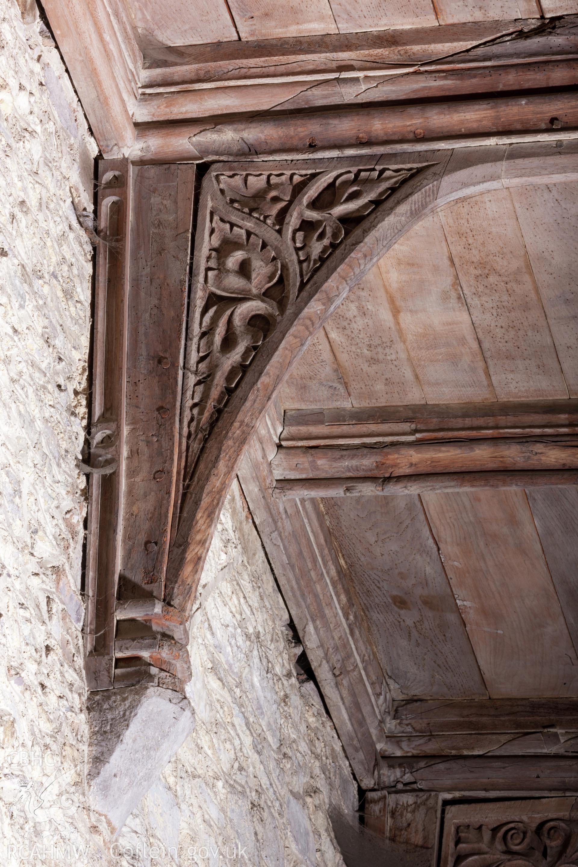 Spandrels in south aisle, south side