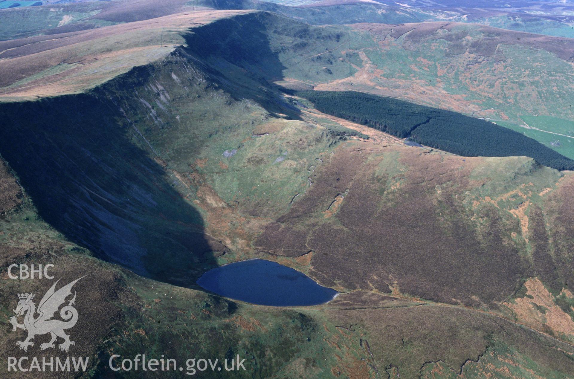 Slide of RCAHMW colour oblique aerial photograph of Cader Berwyn, Cairn I, taken by C.R. Musson, 2/5/1993.