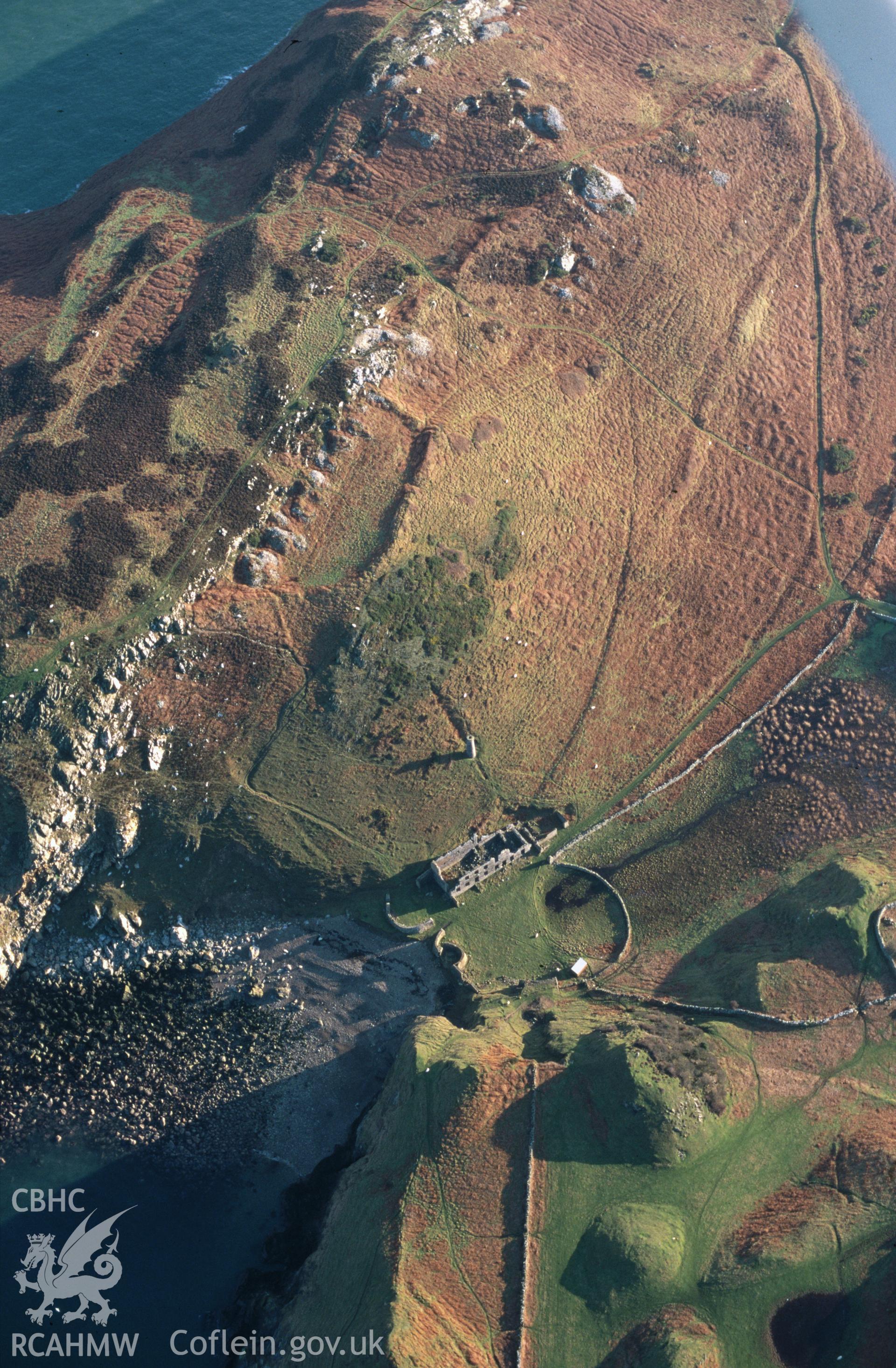 Slide of RCAHMW colour oblique aerial photograph of Dinas Gynfor Hillfort, taken by T.G. Driver, 10/1/1999.