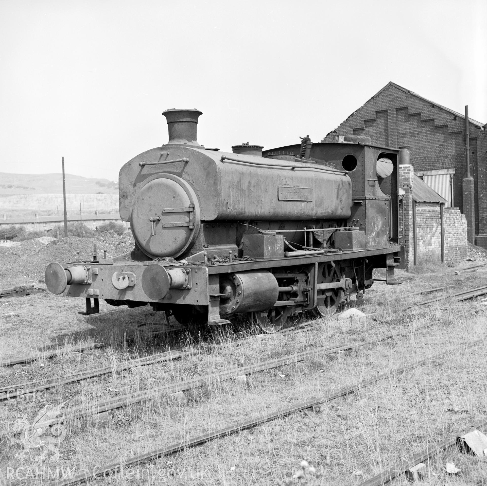 Steam loco outside engine shed. (Cornwell ref: 662). NA/MM/91/121e