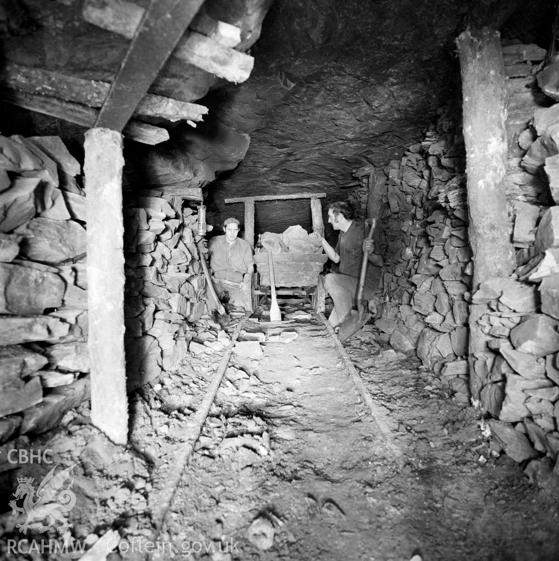 Workmen in old 19th C. workings in Coity Pits (Cornwell ref: 2104A). NA/MM/91/121e