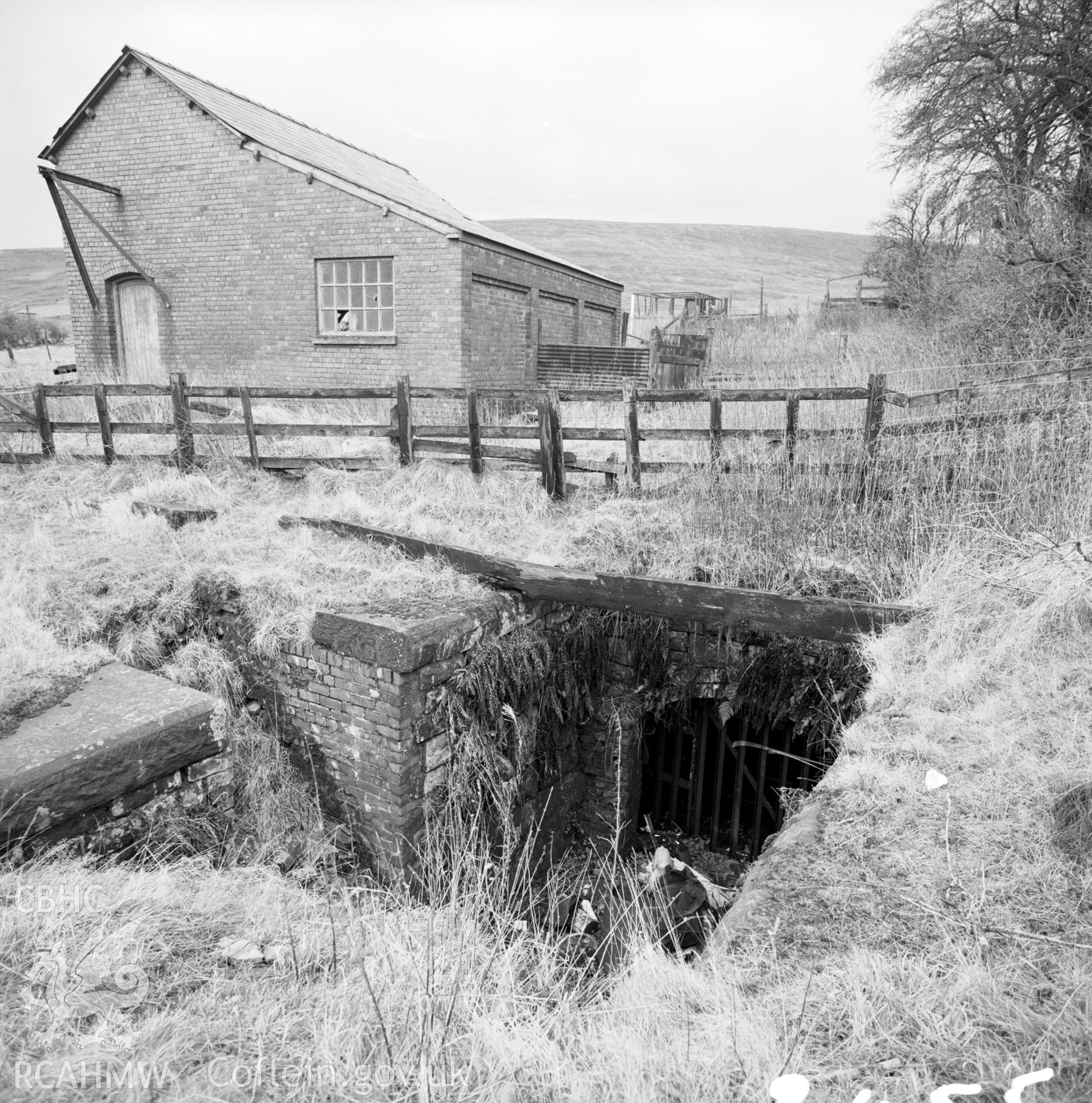 Kay's slope, colliery workshop in background. (Cornwell ref: 2455). NA/MM/91/121e