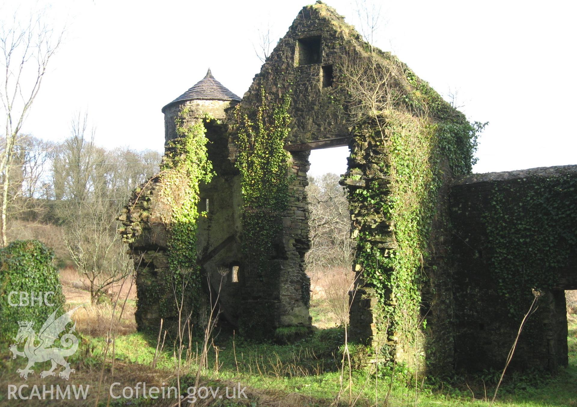 Colour photo of Cresswell ruins, taken by Paul R. Davis, 7th November 2006.