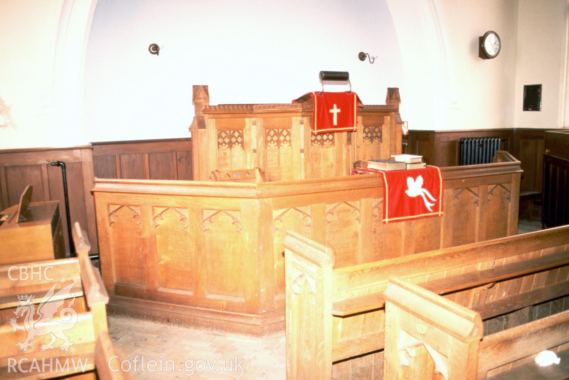 Interior, pulpit & set fawr