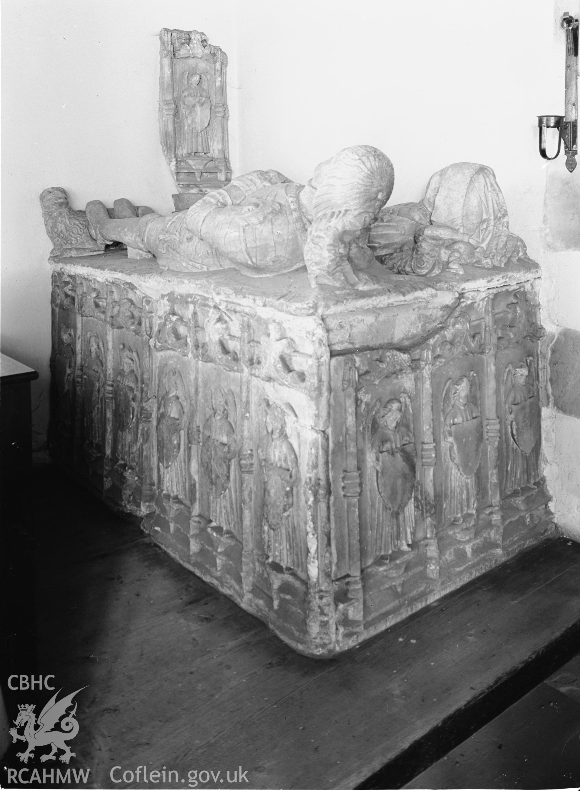 Interior view showing effigy of Sir W.R. Vaughan.