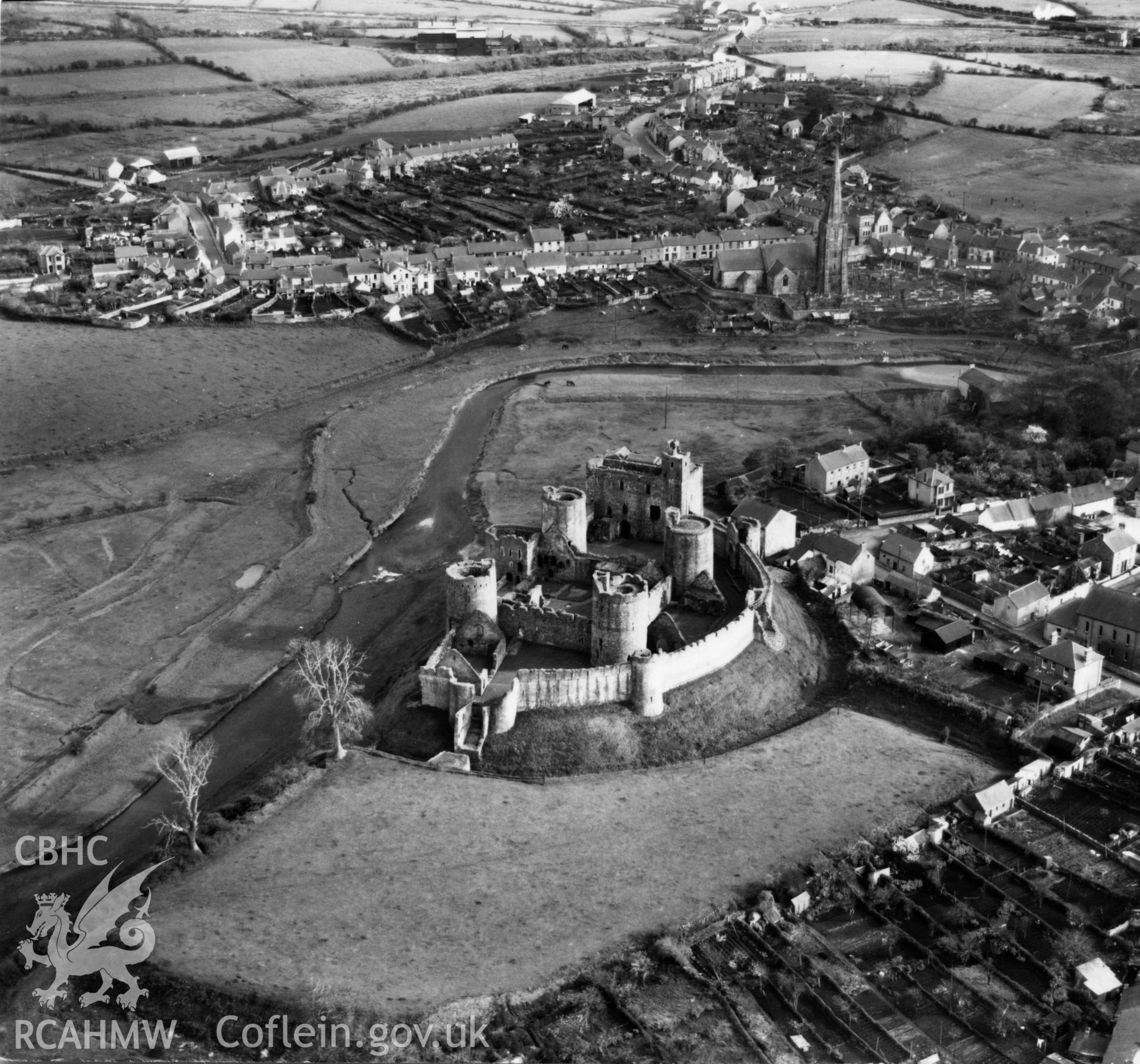View of Kidwelly showing castle. Oblique aerial photograph, 5?" cut roll film.