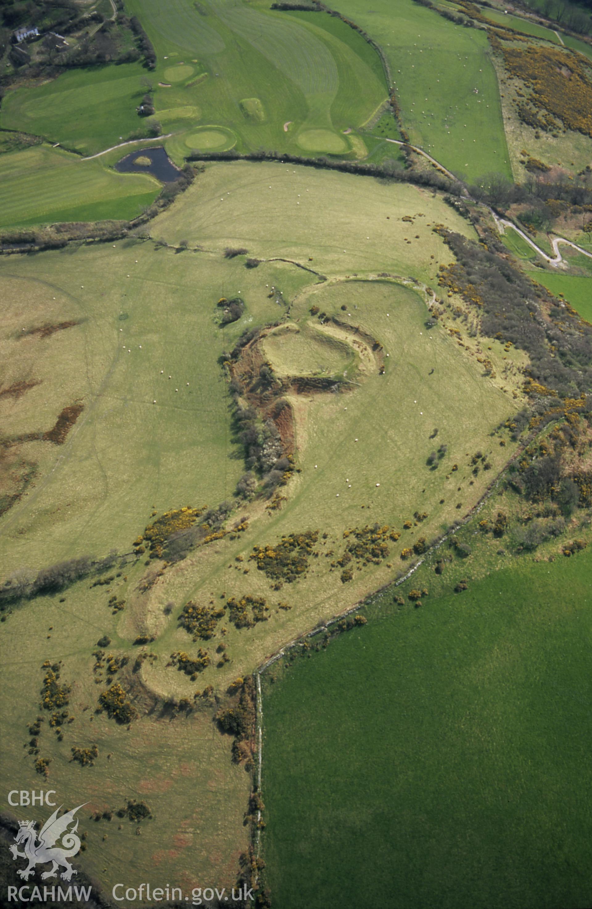 RCAHMW colour slide oblique aerial photograph of Caer Penrhos, Llanrhystyd, taken on 31/03/1998 by Toby Driver