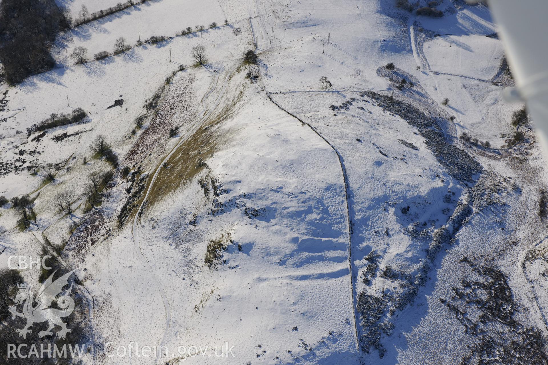 Gaer Fawr defended enclosure, Llanelwedd. Oblique aerial photograph taken during the Royal Commission?s programme of archaeological aerial reconnaissance by Toby Driver on 15th January 2013.