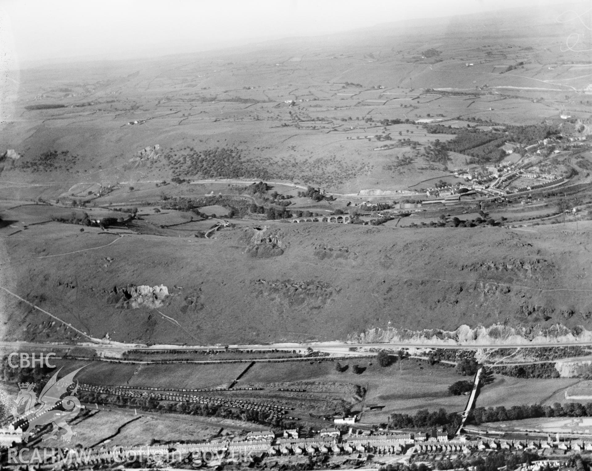 General view of Ynysboeth and Pont Cynon, oblique aerial view. 5?x4? black and white glass plate negative.