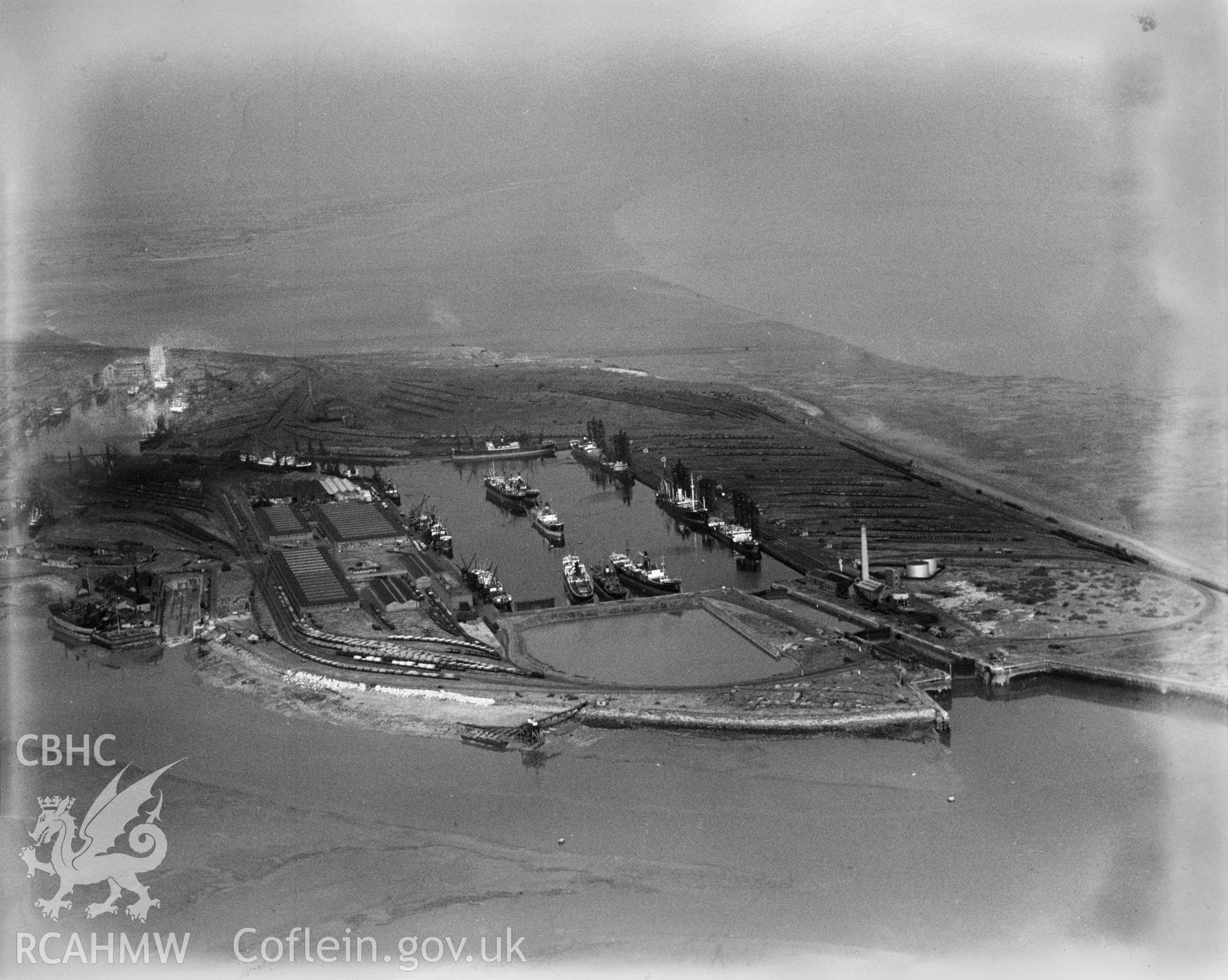 General view of cardiff docks, oblique aerial view. 5?x4? black and white glass plate negative.