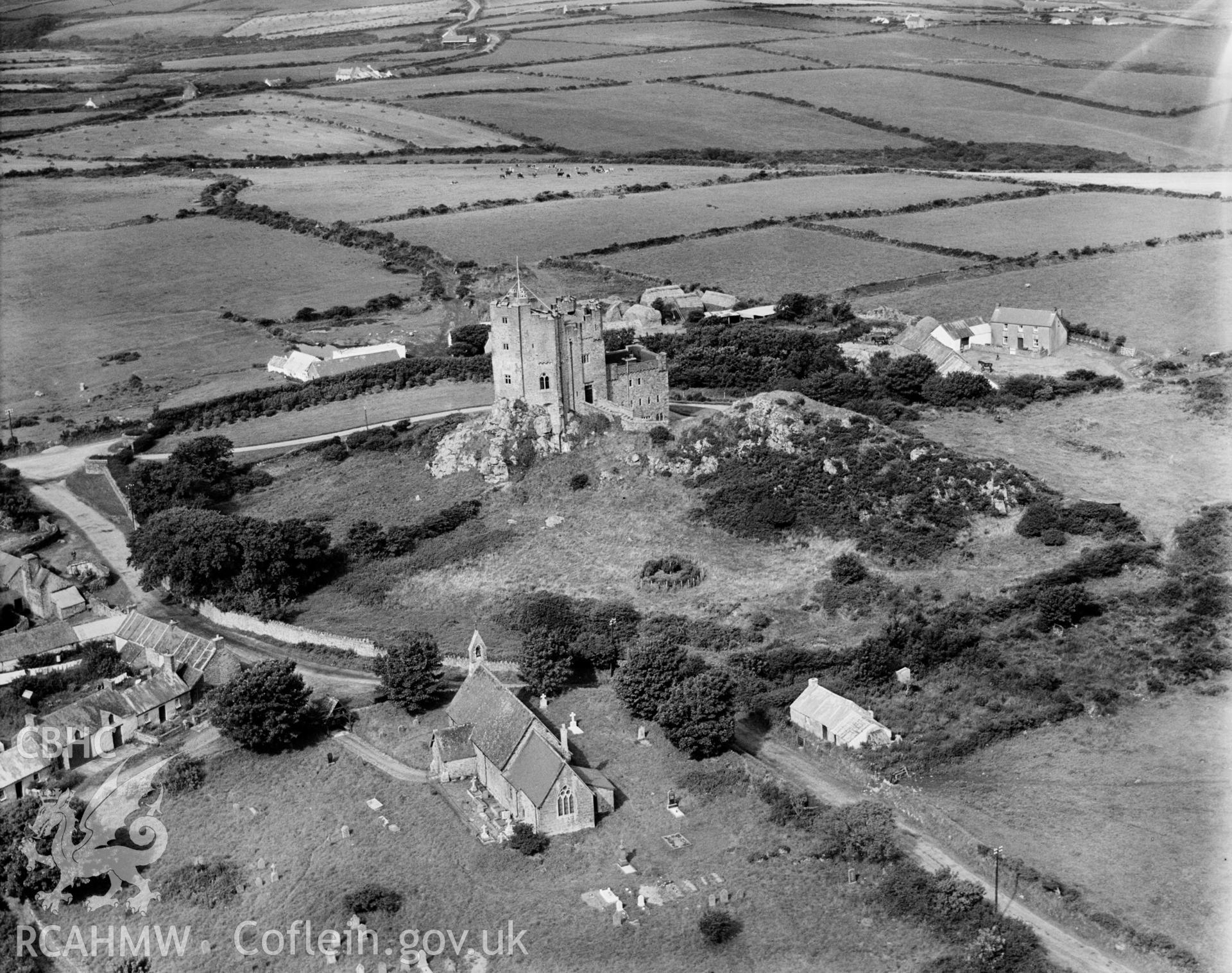 View of Roch Castle and Castle Farm, Roch, Pembrokeshire, oblique aerial view. 5?x4? black and white glass plate negative.