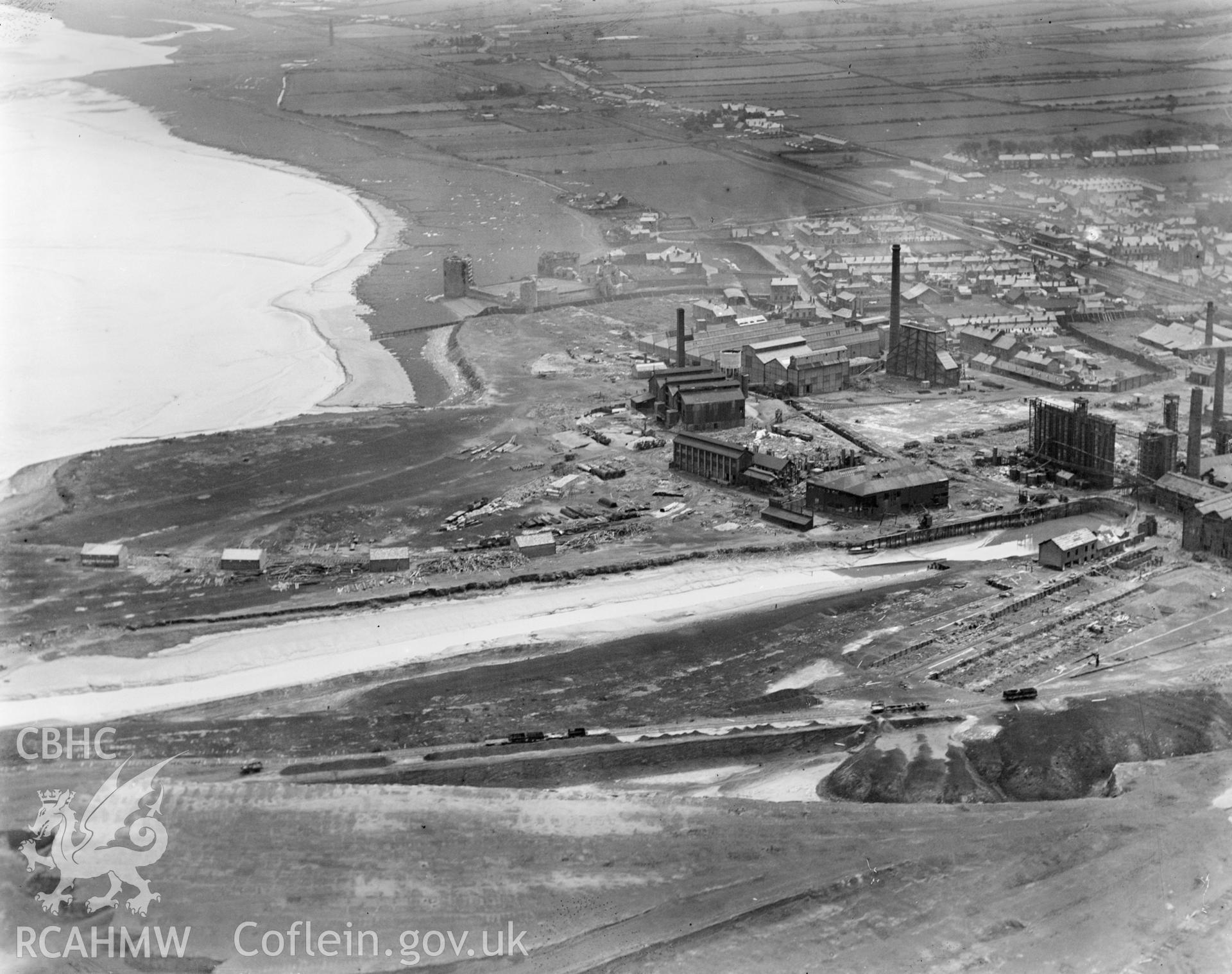 View of Flint showing the Courtaulds factory, oblique aerial view. 5?x4? black and white glass plate negative.