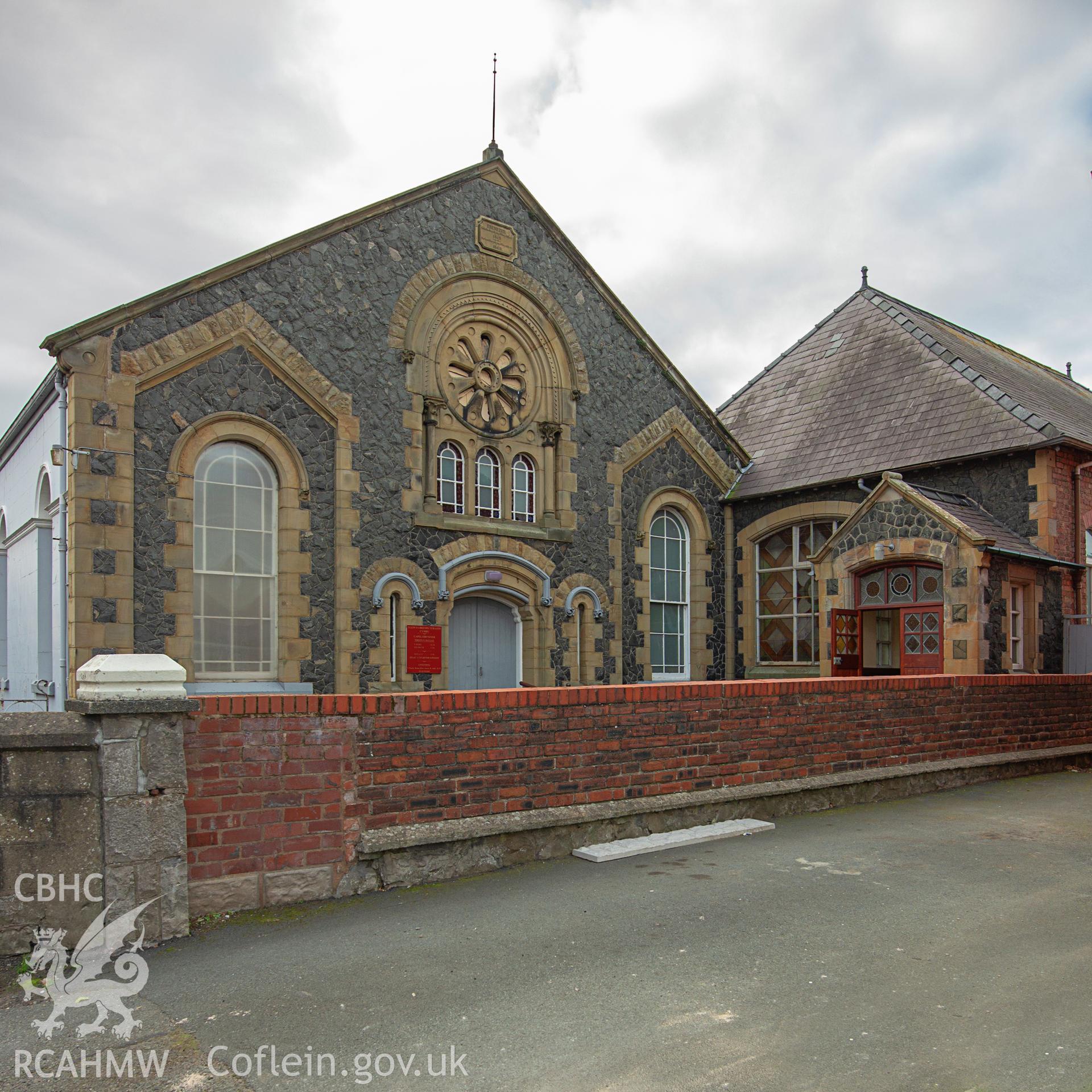 Colour photograph showing front elevation and entrance of Rhuddlan Welsh Calvinistic Methodist Chapel, Parliament Street, Rhuddlan. Photographed by Richard Barrett on 26th September 2018.
