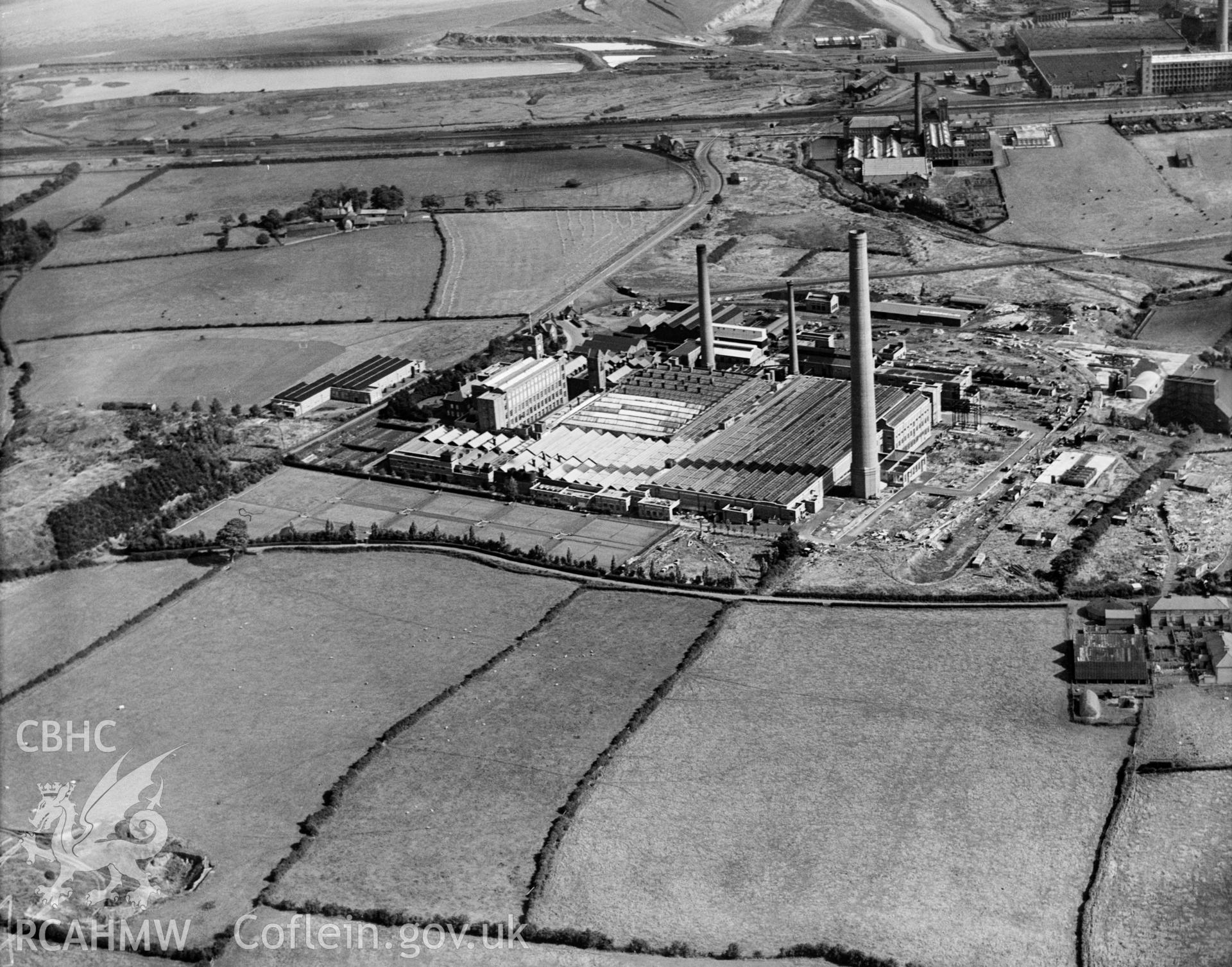 View of Castle works Courtalds Limited, oblique aerial view. 5?x4? black and white glass plate negative.