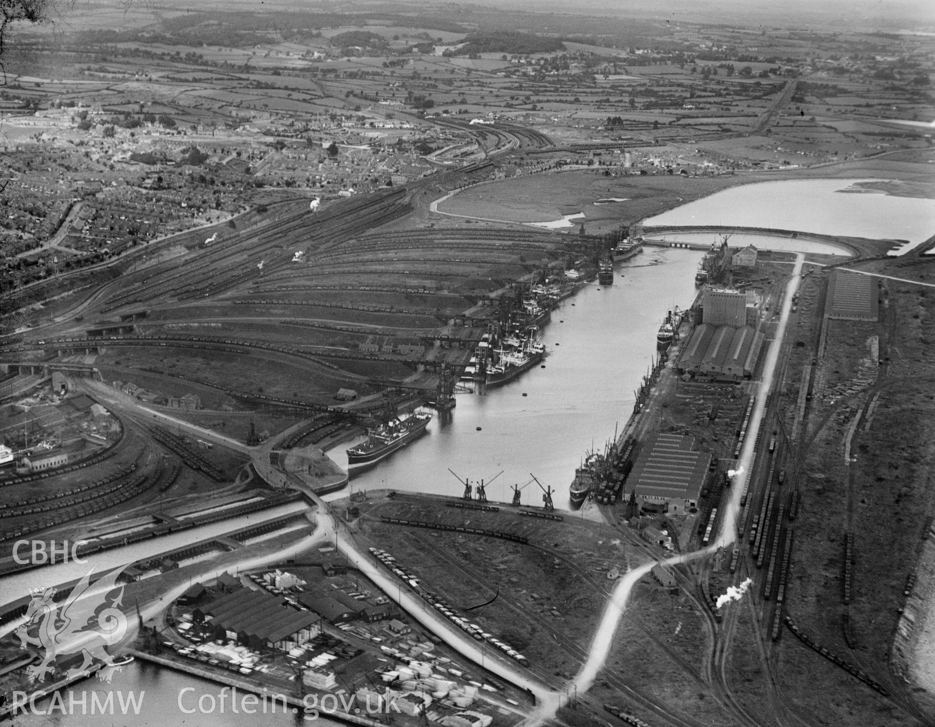 View of Barry docks, oblique aerial view. 5?x4? black and white glass plate negative.