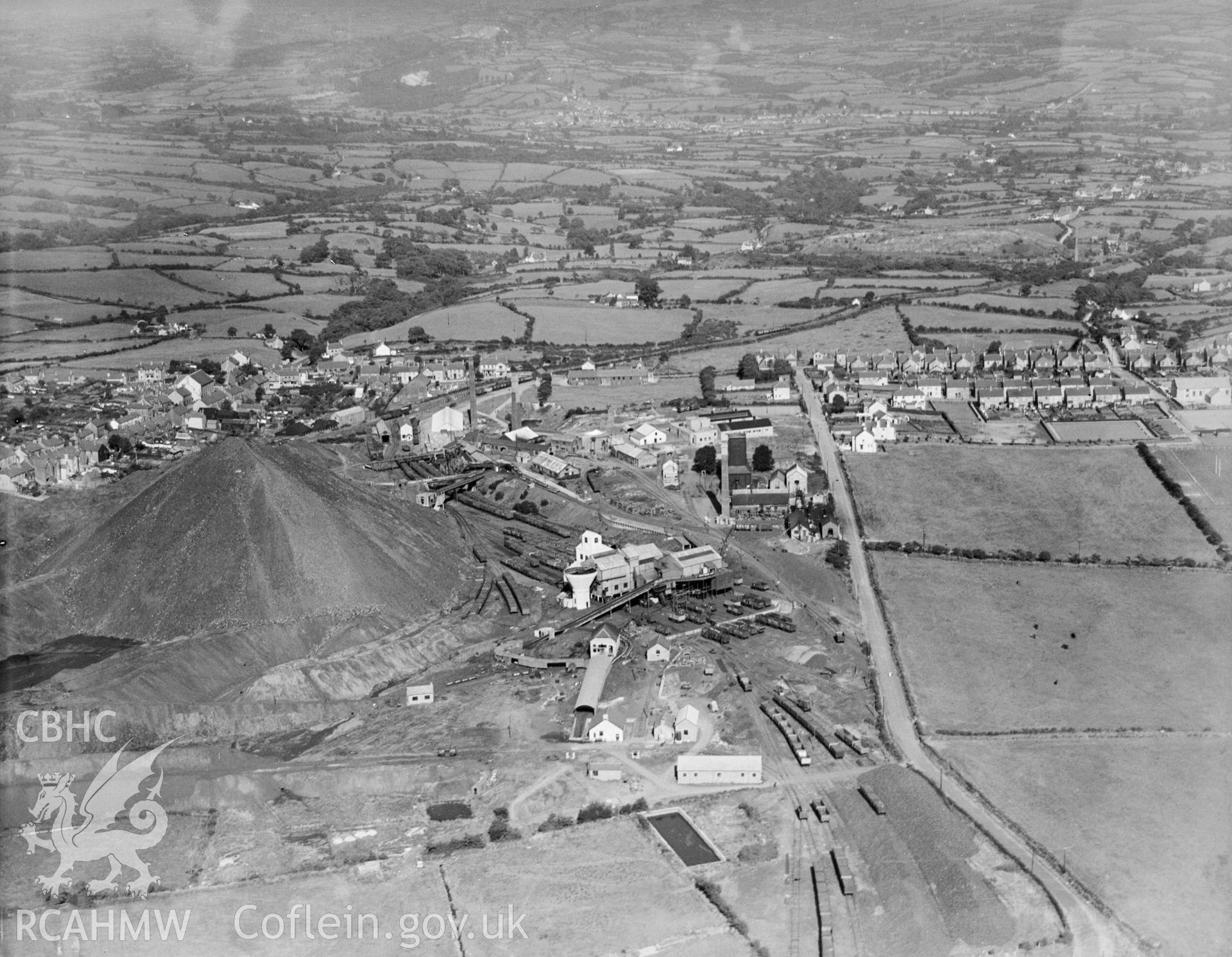 Emlyn Anthracite Colliery Co Pen-y-groes Llanelli, oblique aerial view.