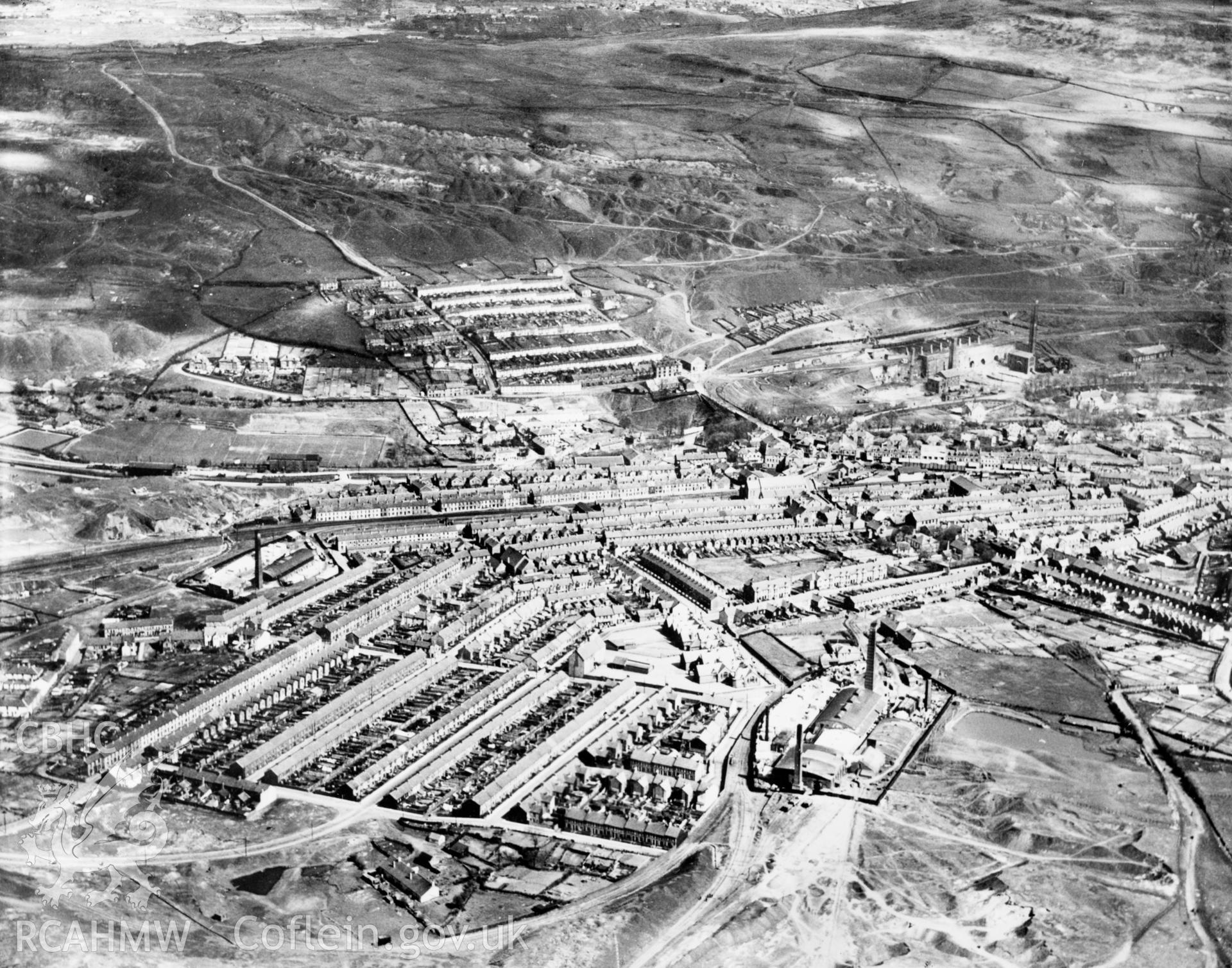 General view of Ebbw Vale showing steelworks, commissioned by R. Thomas & Co.. Oblique aerial photograph, 5?x4? BW glass plate.