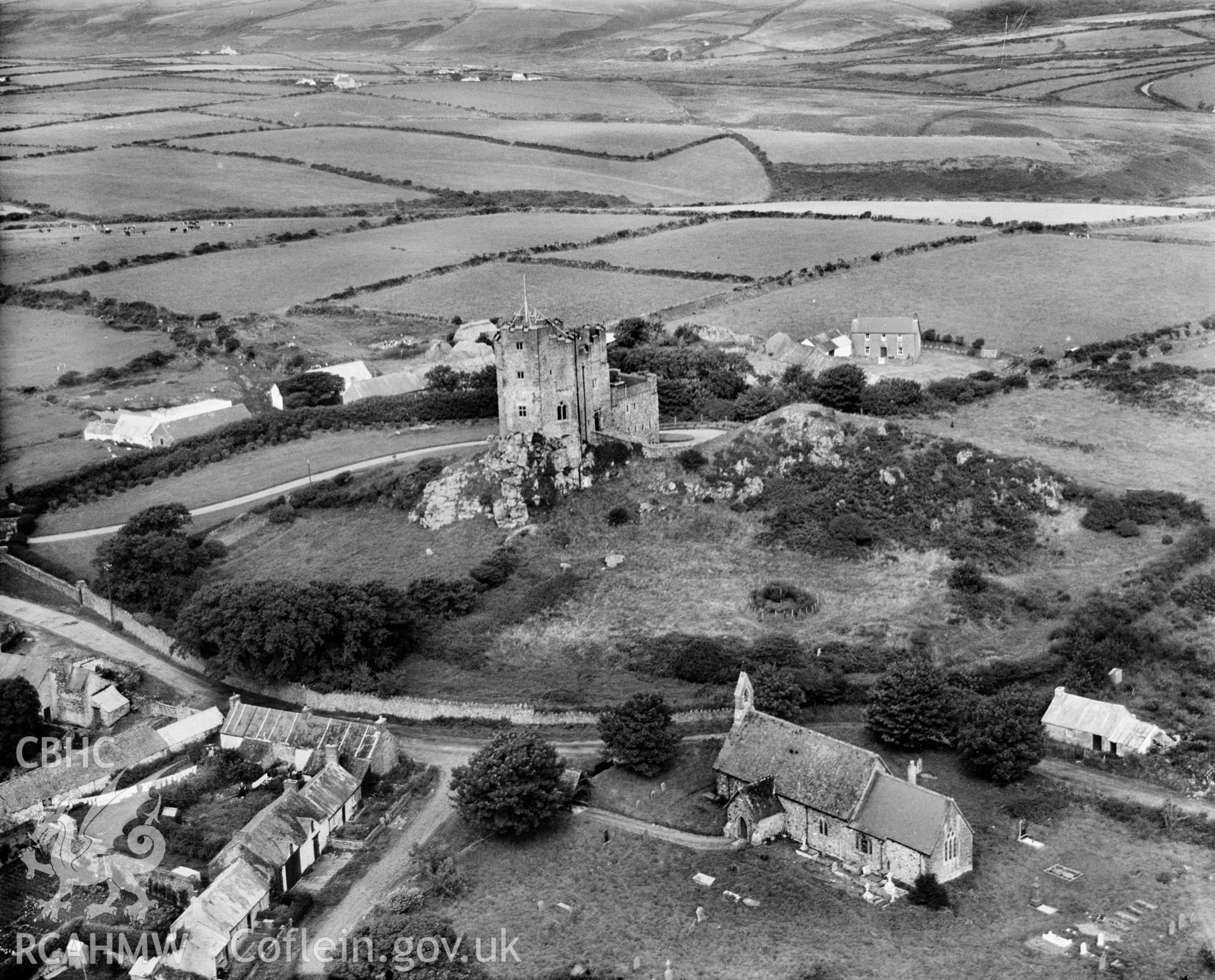 View of Roch Castle and Castle Farm, Roch, Pembrokeshire, oblique aerial view. 5?x4? black and white glass plate negative.