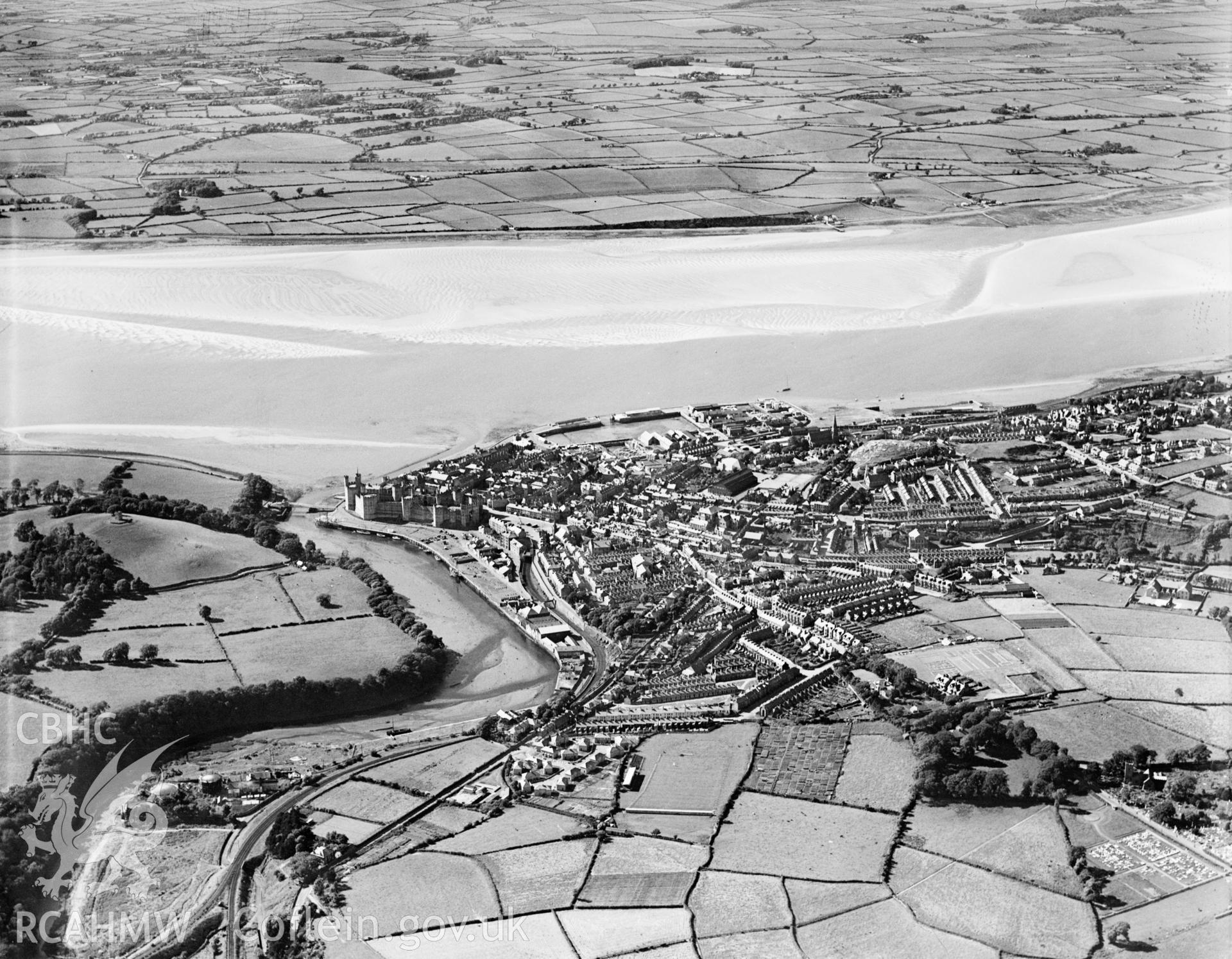 Distant view of Caernarfon, oblique aerial view. 5?x4? black and white glass plate negative.