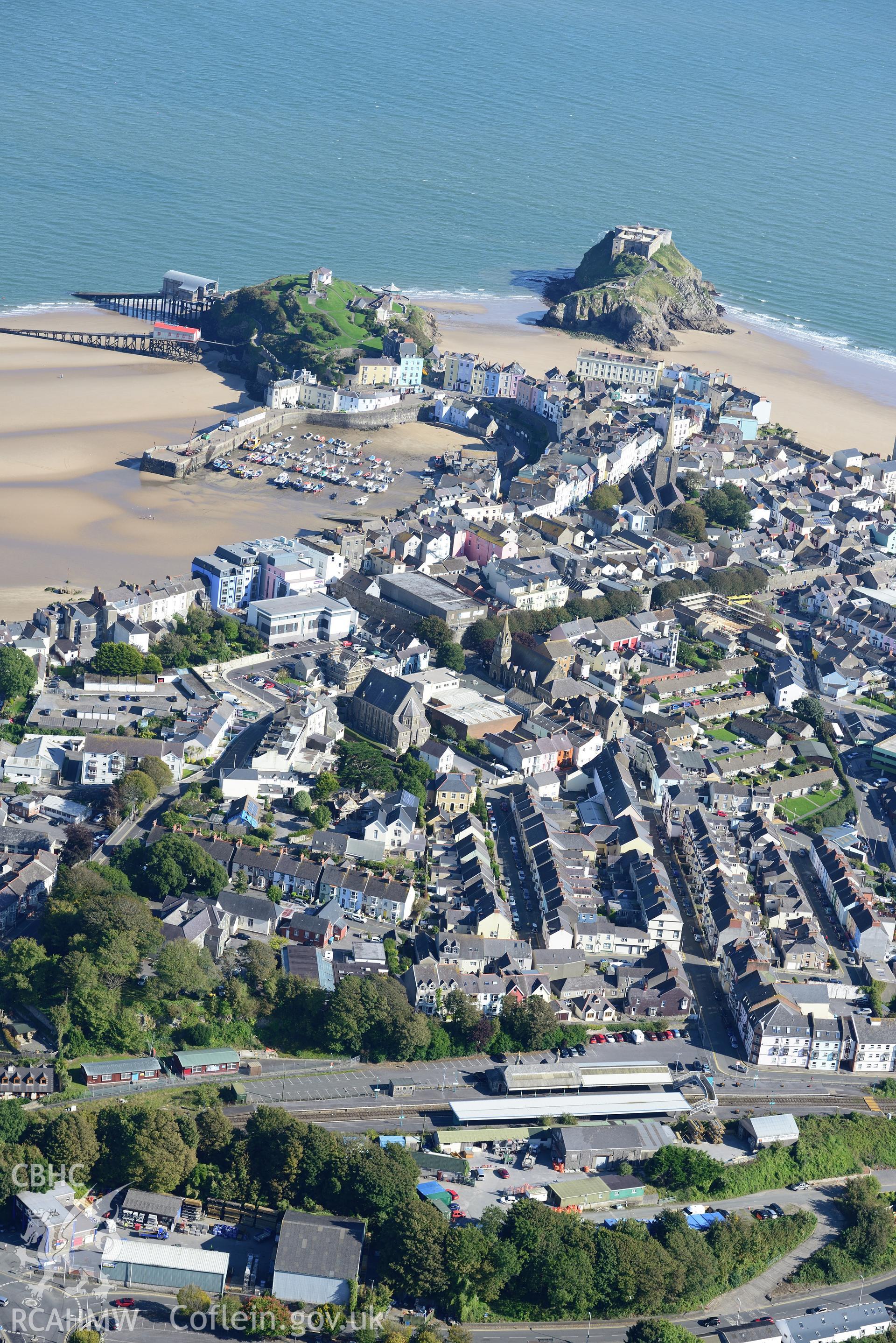 Old and new lifeboat station; lifeboat house; Royal Victoria Pier; St. Catherine's Island and St. Catherine's fort, Tenby. Oblique aerial photograph taken during RCAHMW's programme of archaeological aerial reconnaissance by Toby Driver on 30/09/2015.