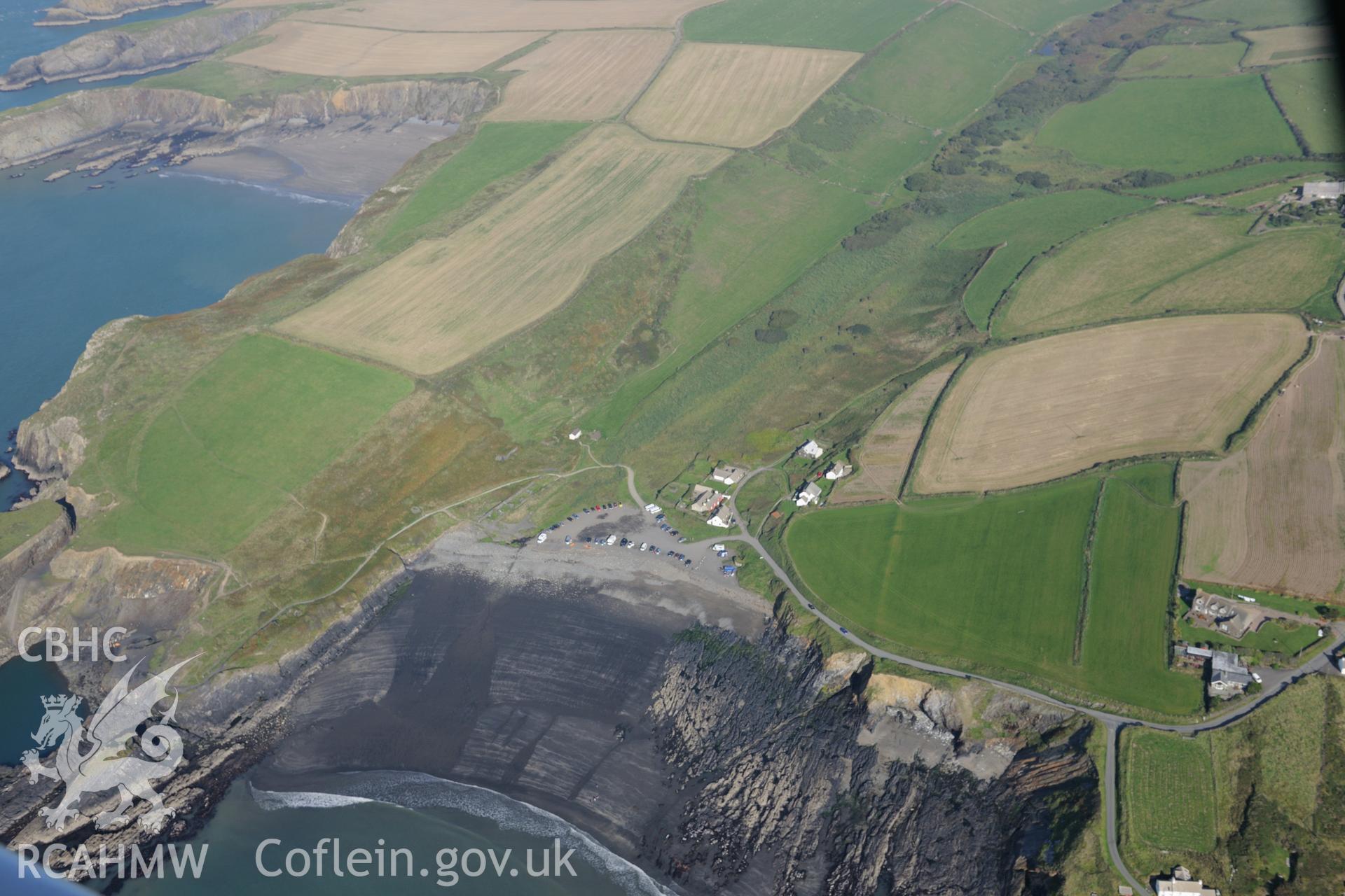 Abereiddy village, Bank farm and house; The Villa; beach cottage and Swn-y-Mor house. Oblique aerial photograph taken during the Royal Commission's programme of archaeological aerial reconnaissance by Toby Driver on 30th September 2015.