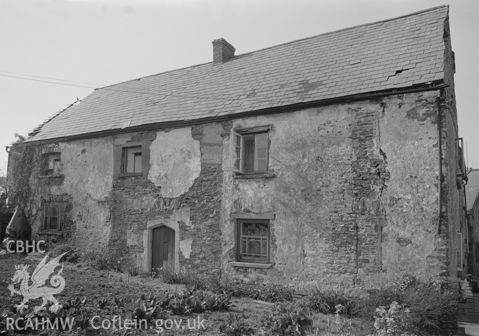 Digital copy of a black and white negative showing Ty'n y Waun, Bettws.