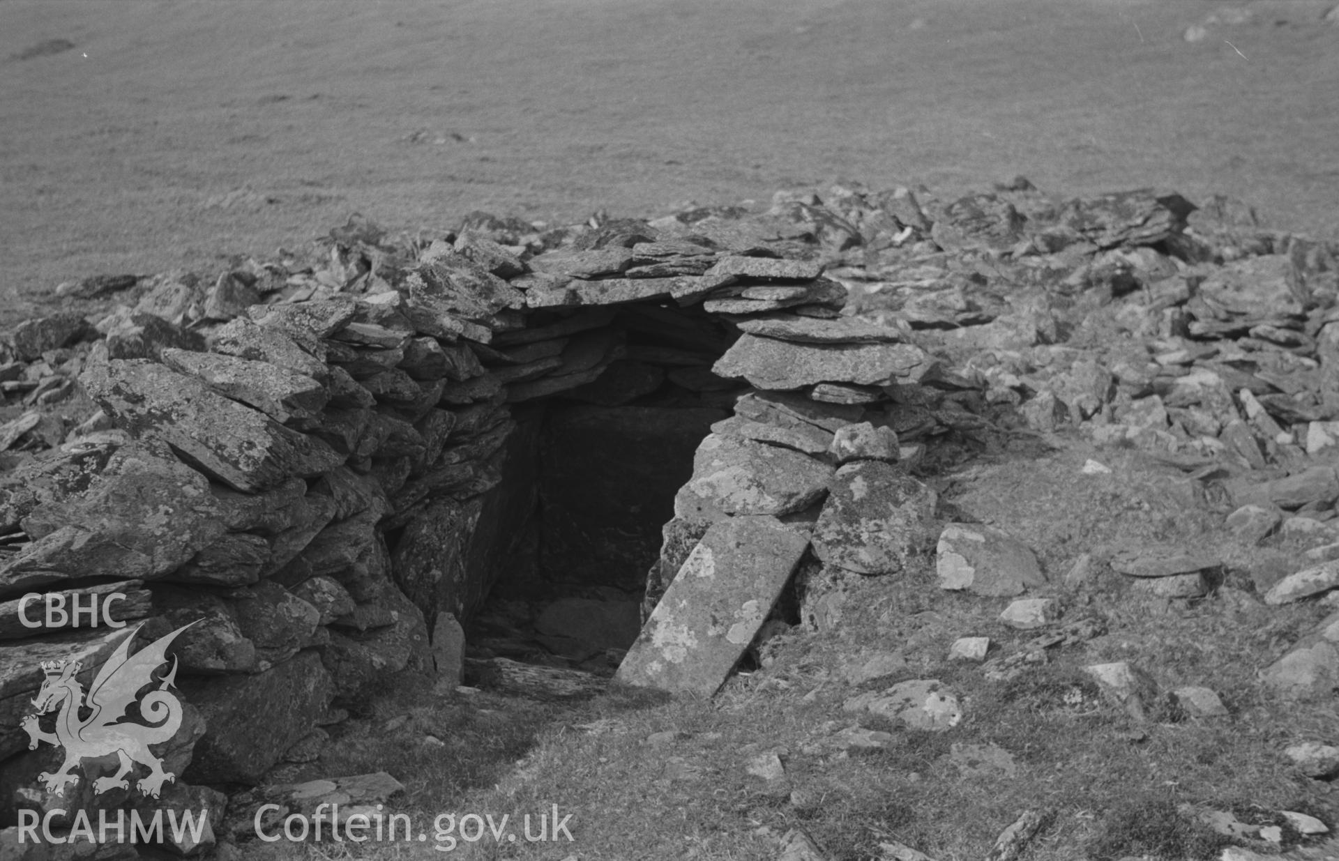 Black and White photograph showing drystone structure by the cairn at 1150ft, 500m west of Castell Rhyfel, presumably built of stones from the cairn. Photographed by Arthur Chater in April 1962 from Grid Reference SN 726 599, looking north.