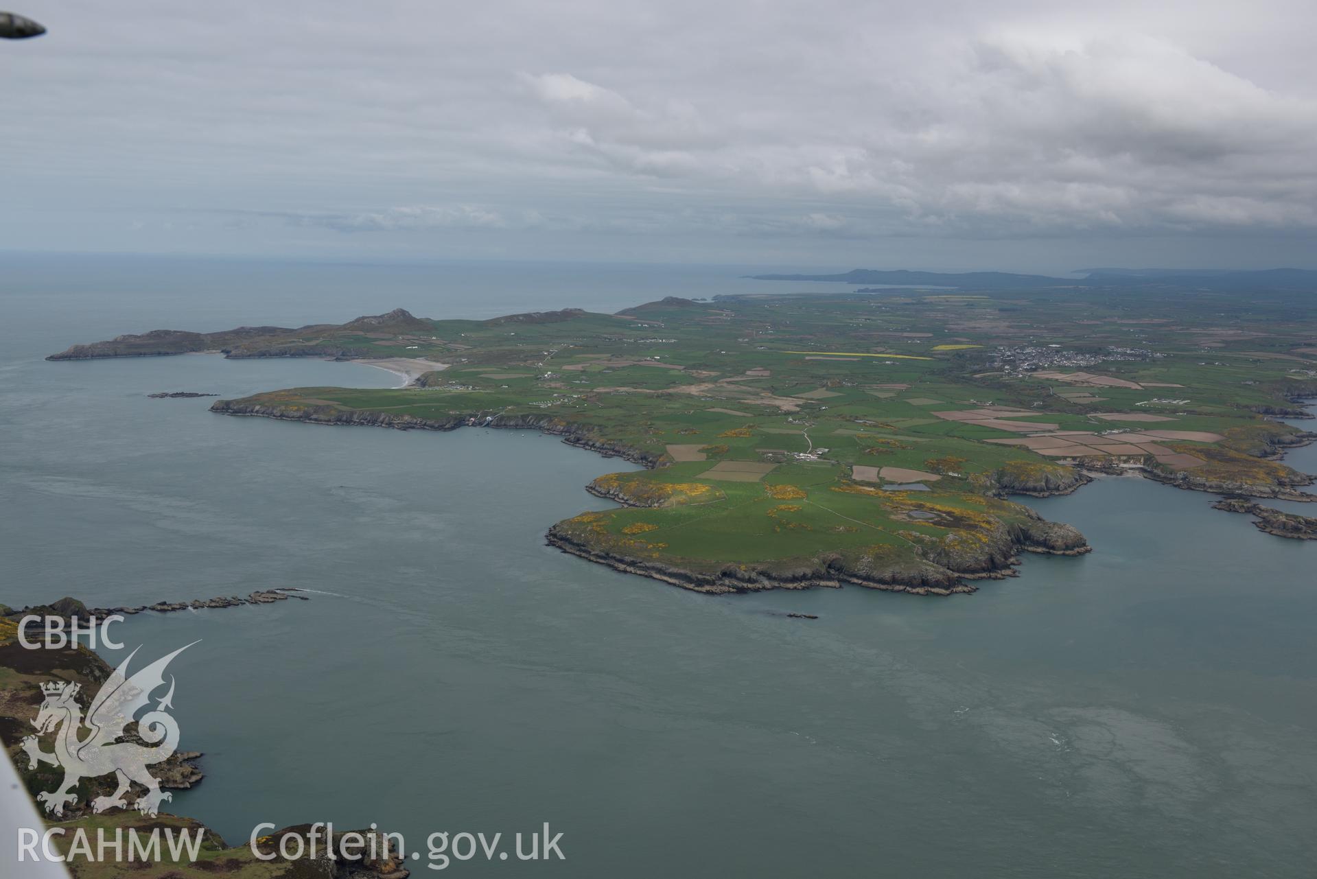 Ramsey island at extreme low tide. Baseline aerial reconnaissance survey for the CHERISH Project. ? Crown: CHERISH PROJECT 2017. Produced with EU funds through the Ireland Wales Co-operation Programme 2014-2020. All material made freely available through the Open Government Licence.