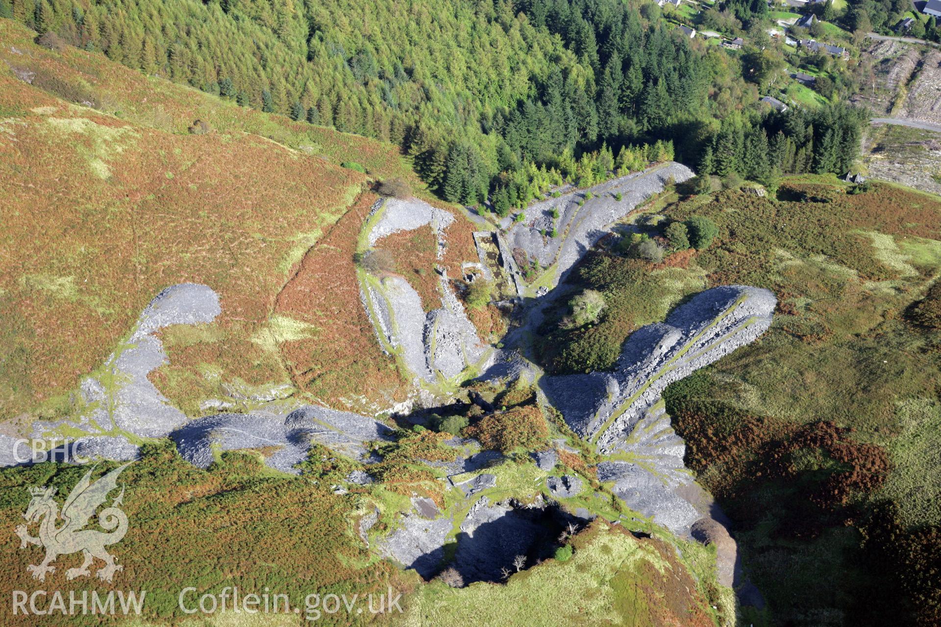 RCAHMW colour oblique photograph of Dinas Mawddwy Slate Quarry; Carlyle Slate and Slab Works. Taken by Oliver Davies on 29/09/2011.
