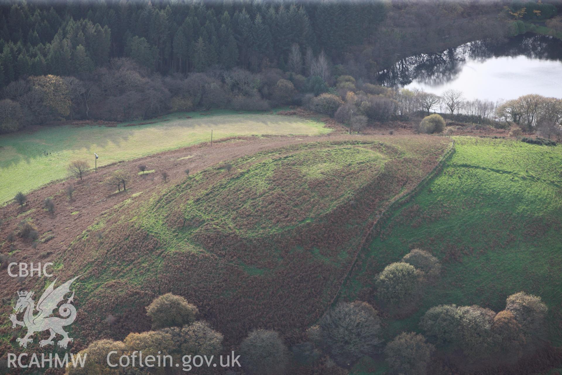 RCAHMW colour oblique photograph of Pen-y-Castell Hillfort. Taken by Toby Driver on 17/11/2011.