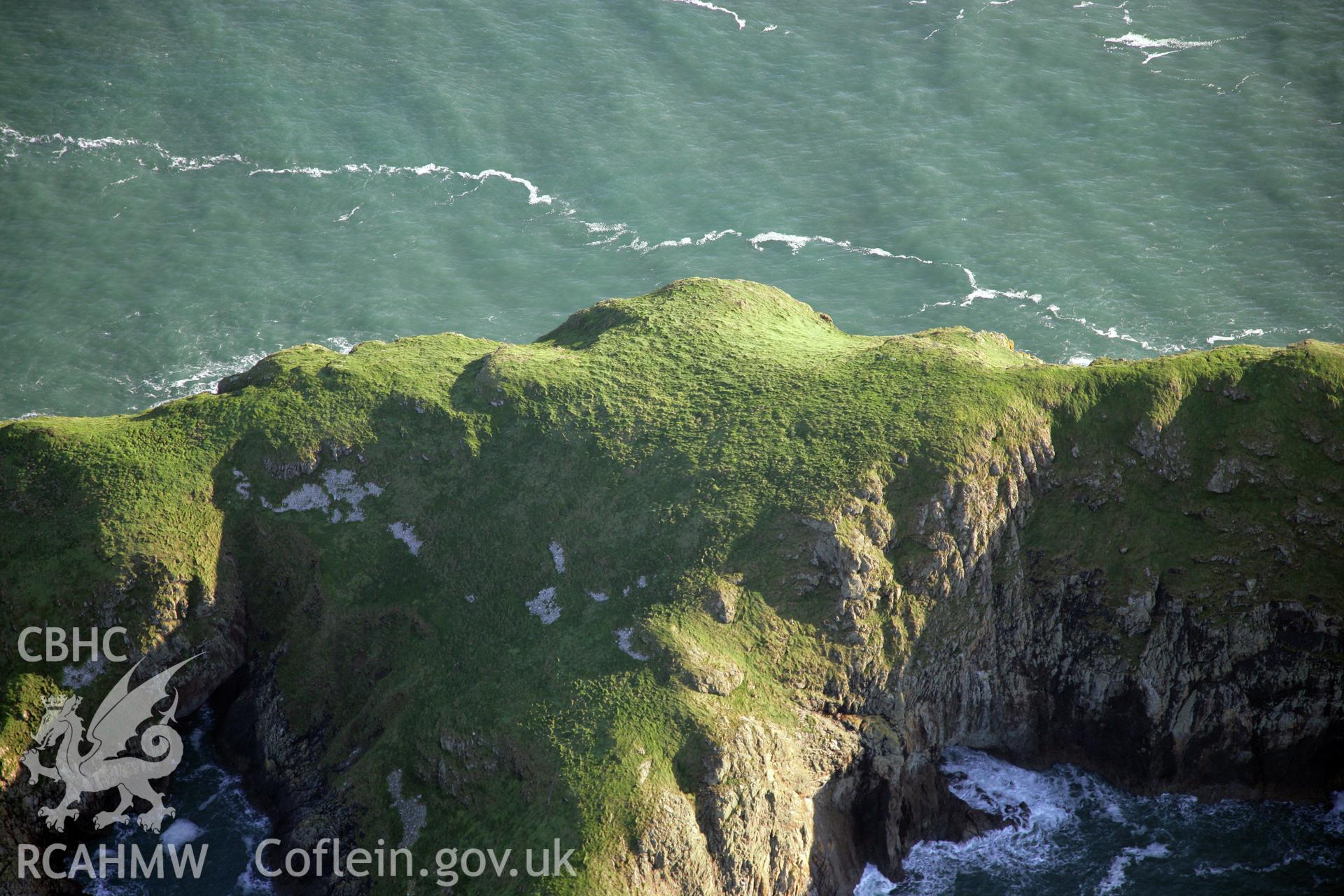 RCAHMW colour oblique photograph of Ynys Bery, Ramsey Island,. Taken by O. Davies & T. Driver on 22/11/2013.