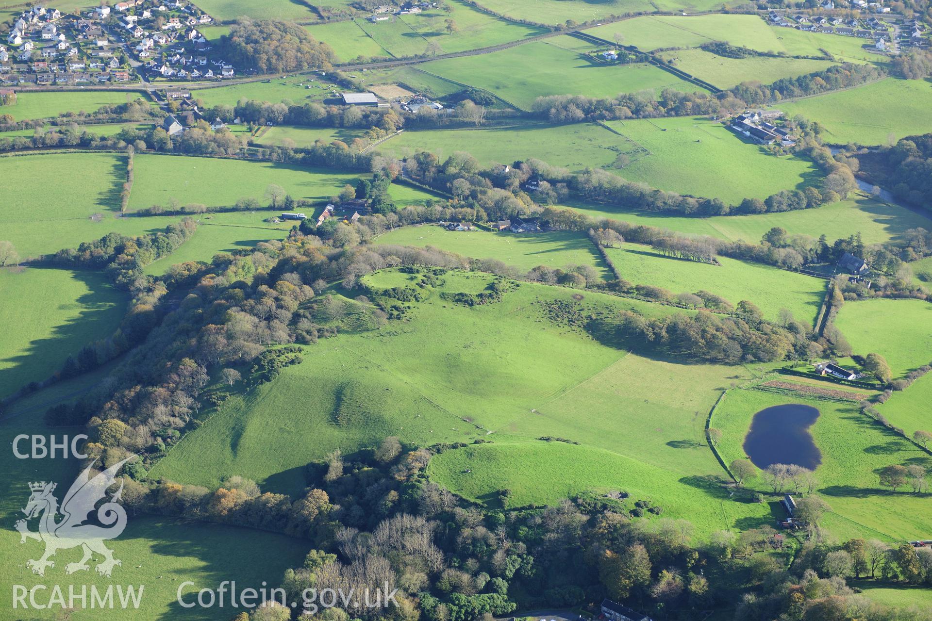 RCAHMW colour oblique photograph of Castell Tan-y-castell. Taken by Toby Driver on 05/11/2012.