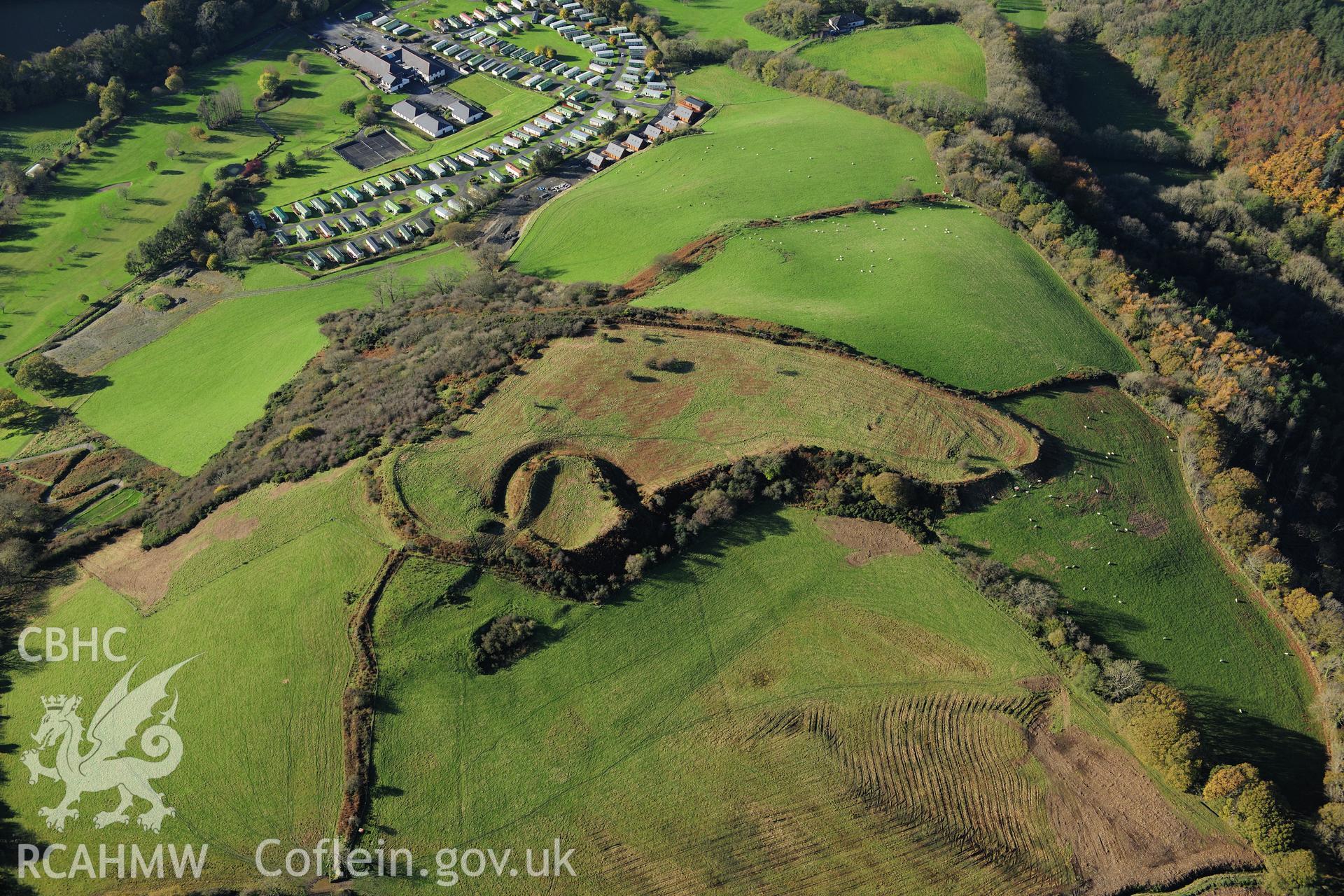 RCAHMW colour oblique photograph of Caer Penrhos hillfort and castle. Taken by Toby Driver on 05/11/2012.