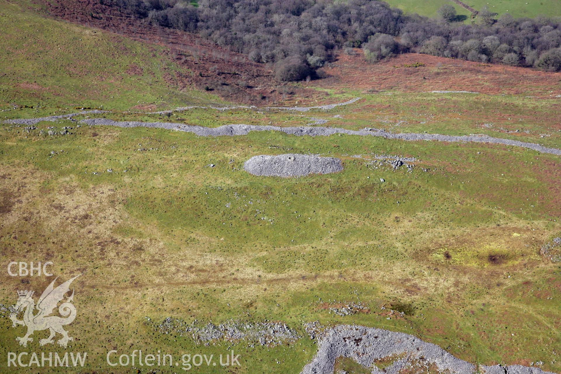 RCAHMW colour oblique photograph of Y Gaer Fawr, Carn Goch long cairn. Taken by Toby Driver and Oliver Davies on 28/03/2012.