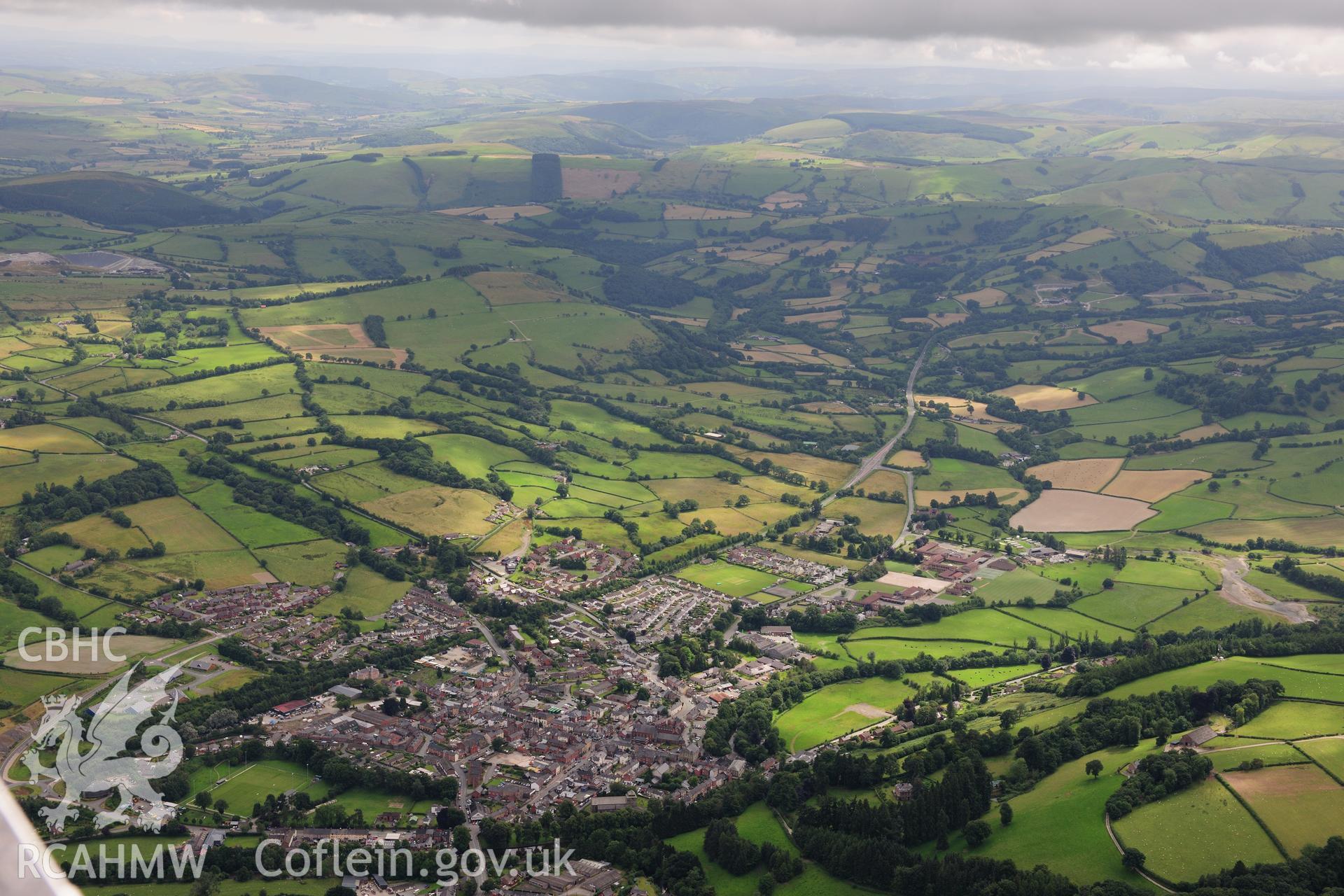 RCAHMW colour oblique photograph of Llanidloes. Taken by Toby Driver on 27/07/2012.
