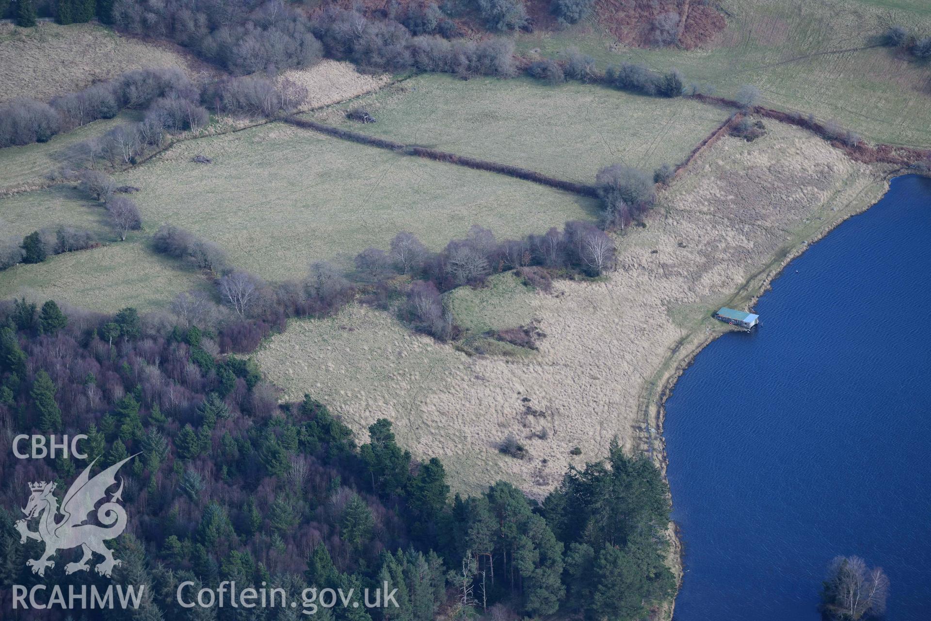 Llyn Gwyn enclosure. Oblique aerial photograph taken during the Royal Commission’s programme of archaeological aerial reconnaissance by Toby Driver on 14 March 2022.